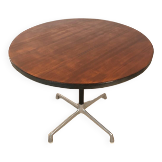 Table ronde par Eames pour Mobilier International 1970