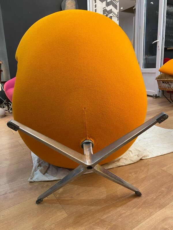 Fauteuil Egg Chair orange par Arne Jacobsen