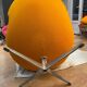 Fauteuil Egg Chair orange par Arne Jacobsen