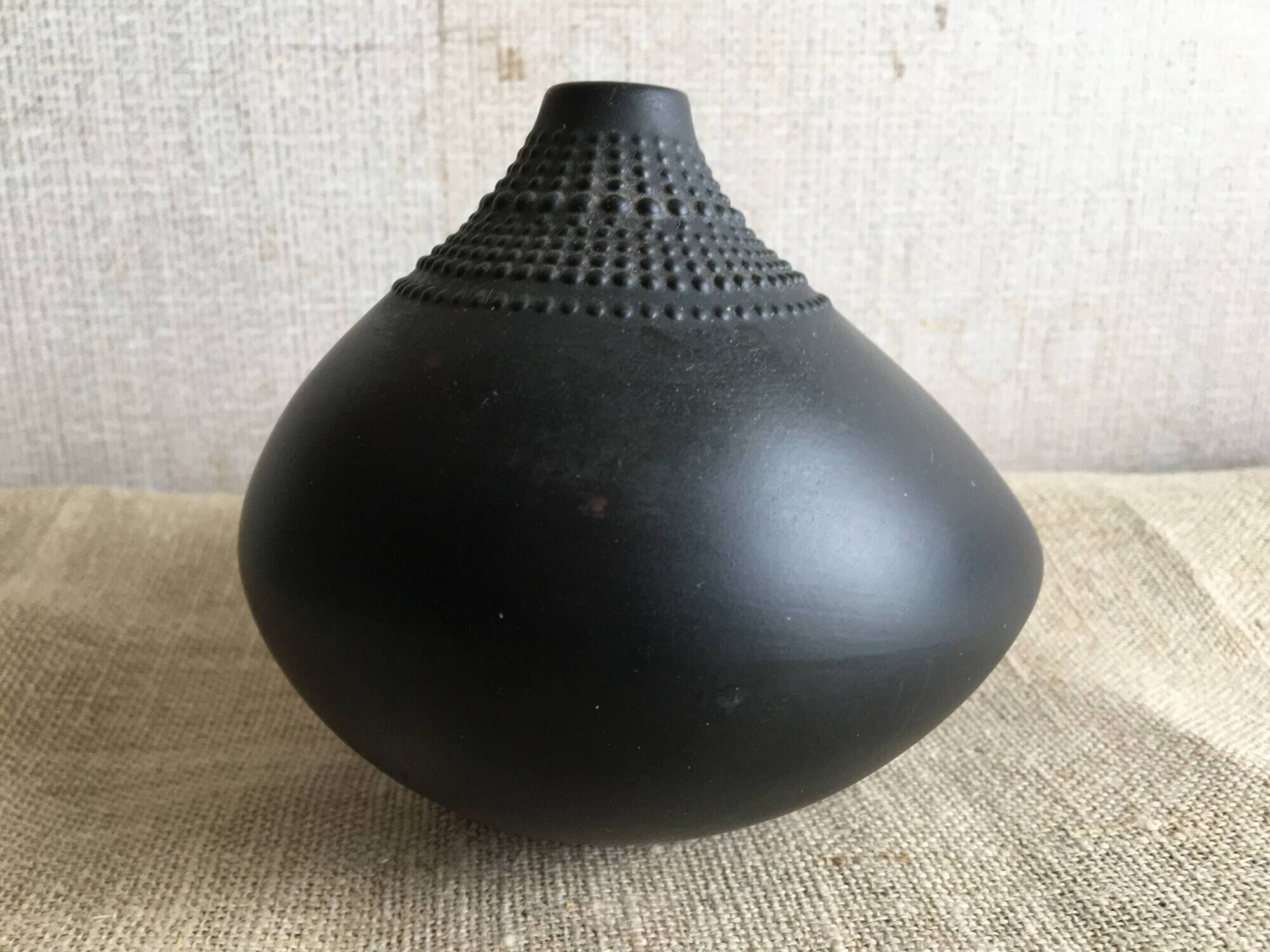 "Pollo" vase designed for the porcelain maker Rosenthal by Tapio Wirkkala (1970s)