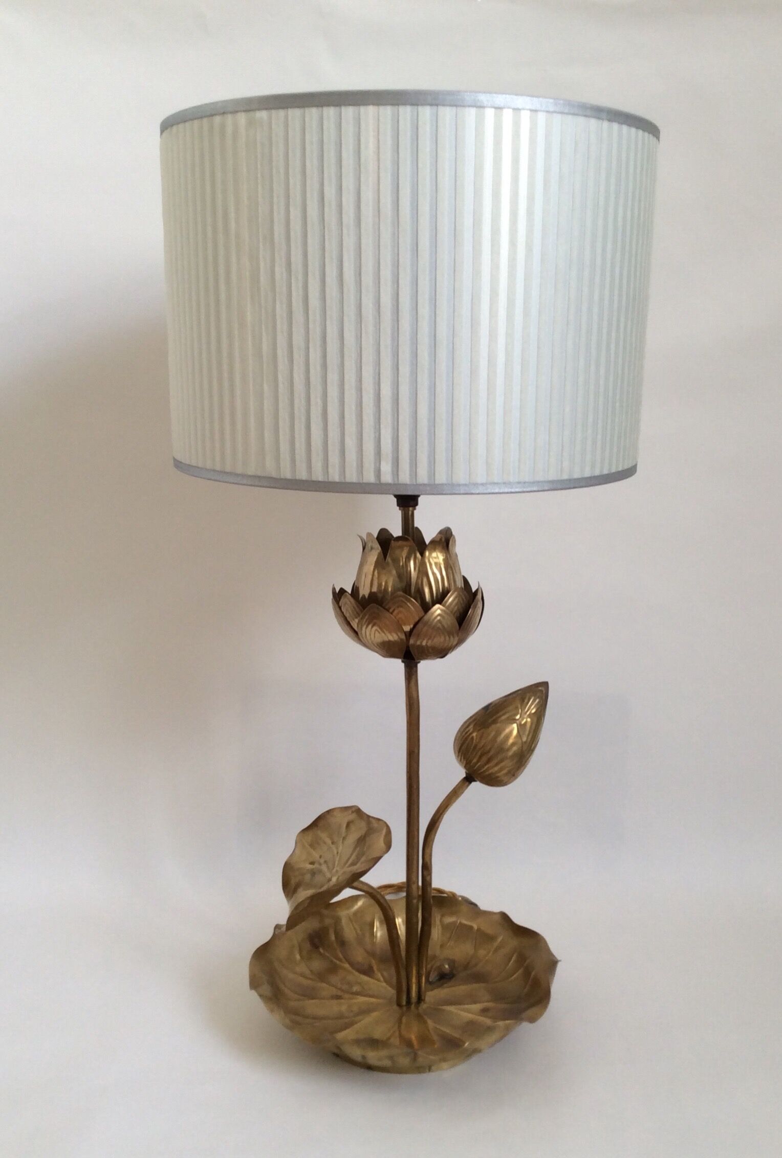 Table lamp "lotus flower" style hollywood regency