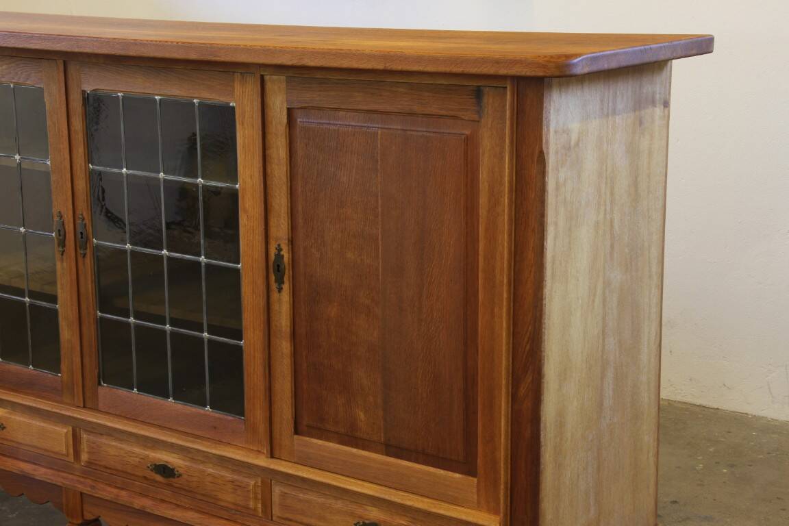 Cabinet en chêne moderne danois des années 1960 dans le style de Henning Kjærnulf.