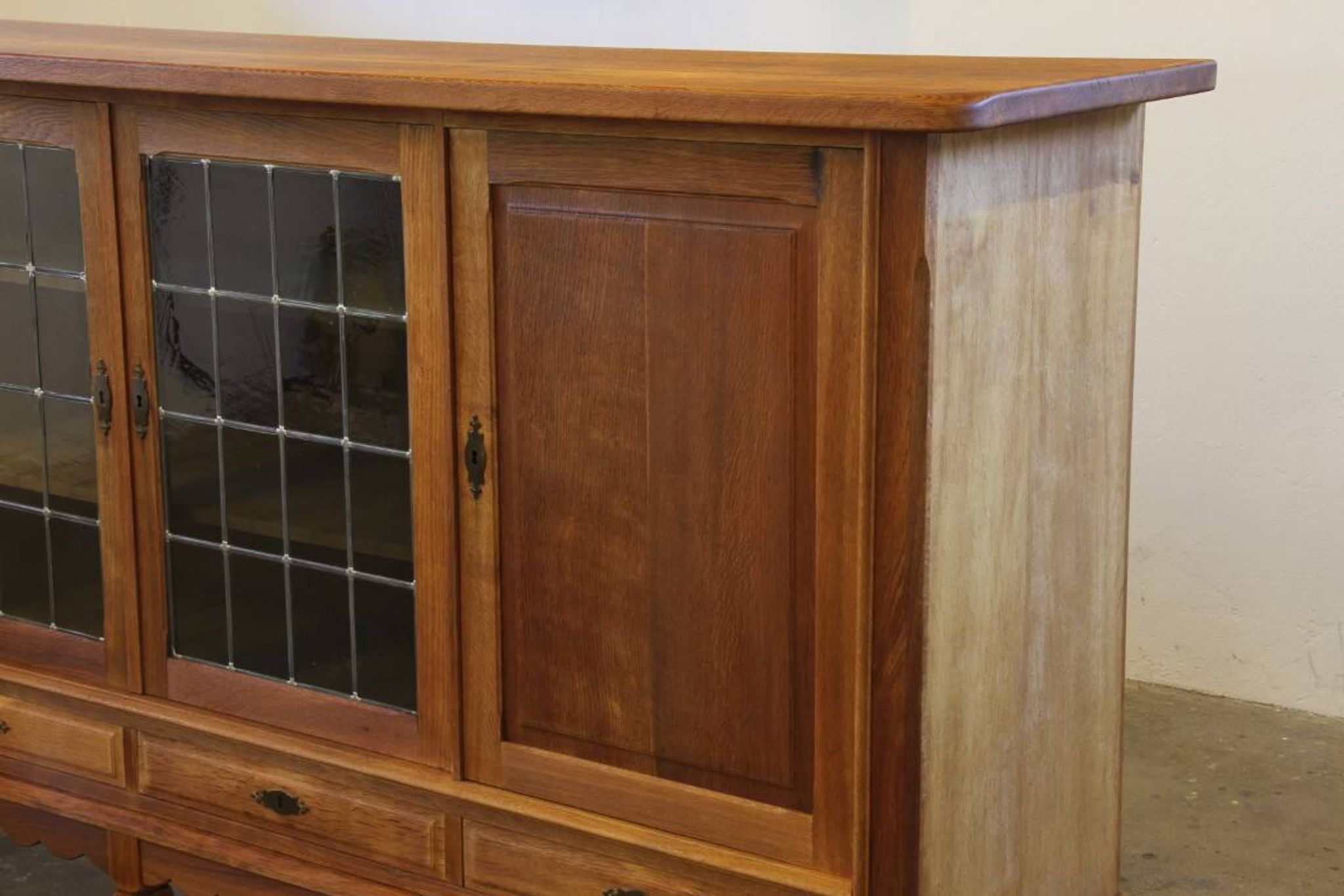 Vintage Danish 1960s modern oak cabinet in the style of Henning Kjærnulf