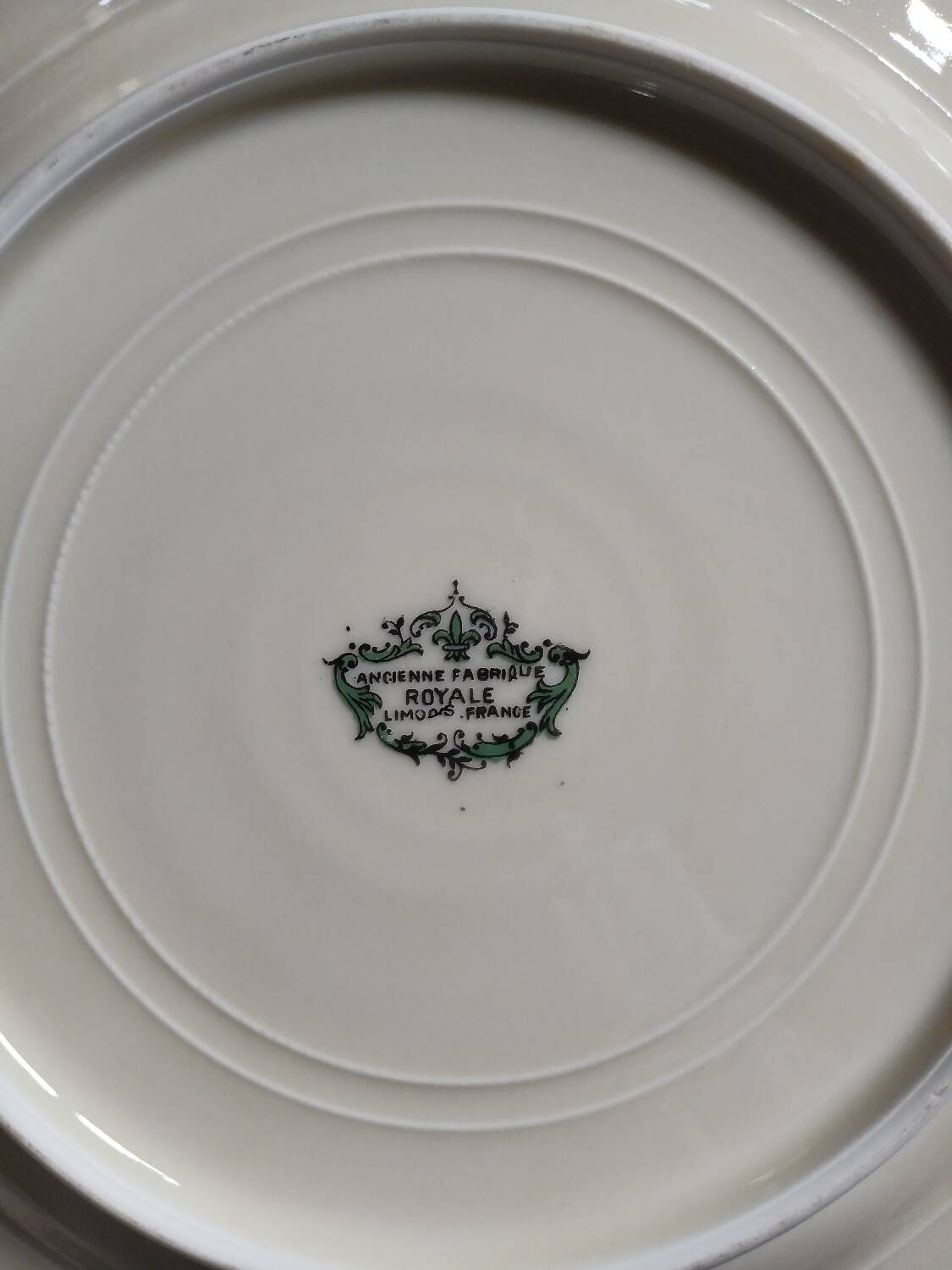 Service of 8 plates + 1 compote dish Limoges France
