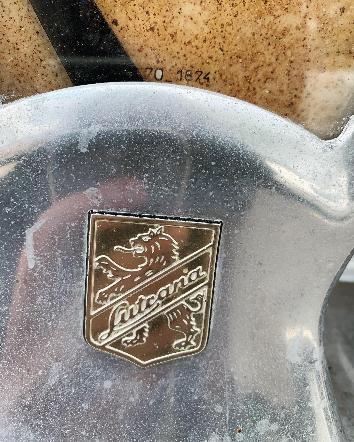 Lutrana grocer's scale