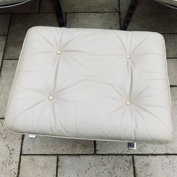 Paire De Fauteuils Et Son Ottoman, Modèle « joker » Grand Modèle En Cuir