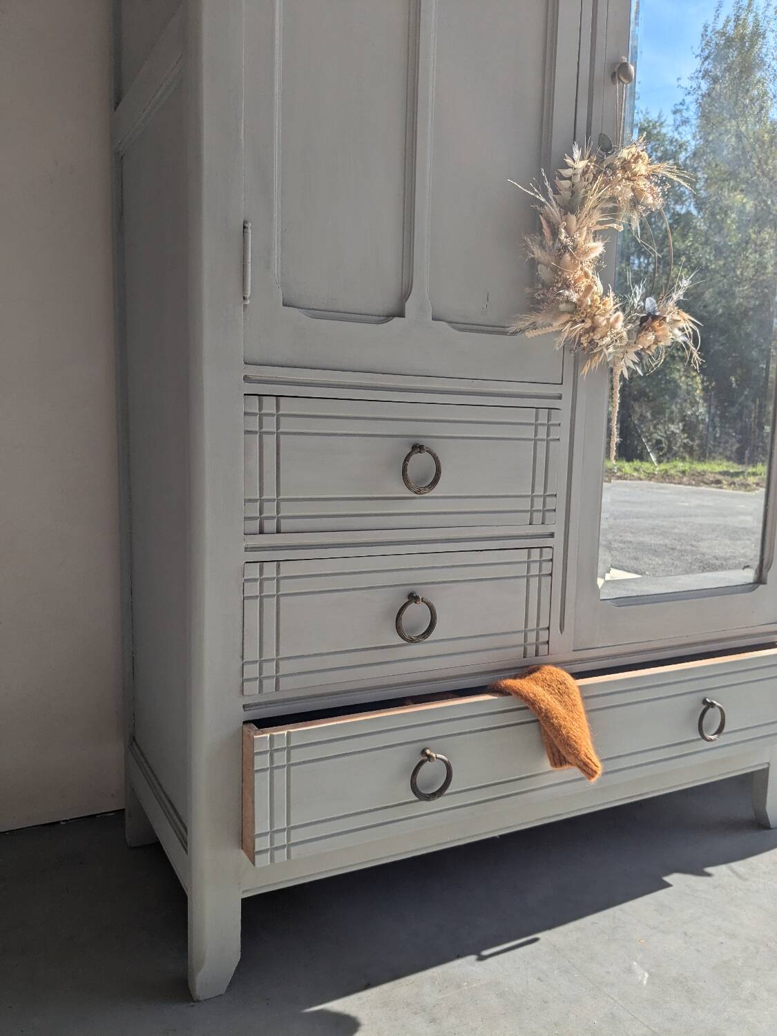 Armoire parisienne restaurée