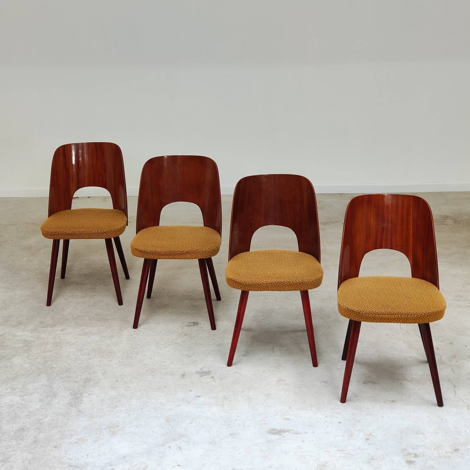 Set of 4 TON 515 / 2 chairs by Oswald Haerdtl (Thonet) wood and mustard fabric