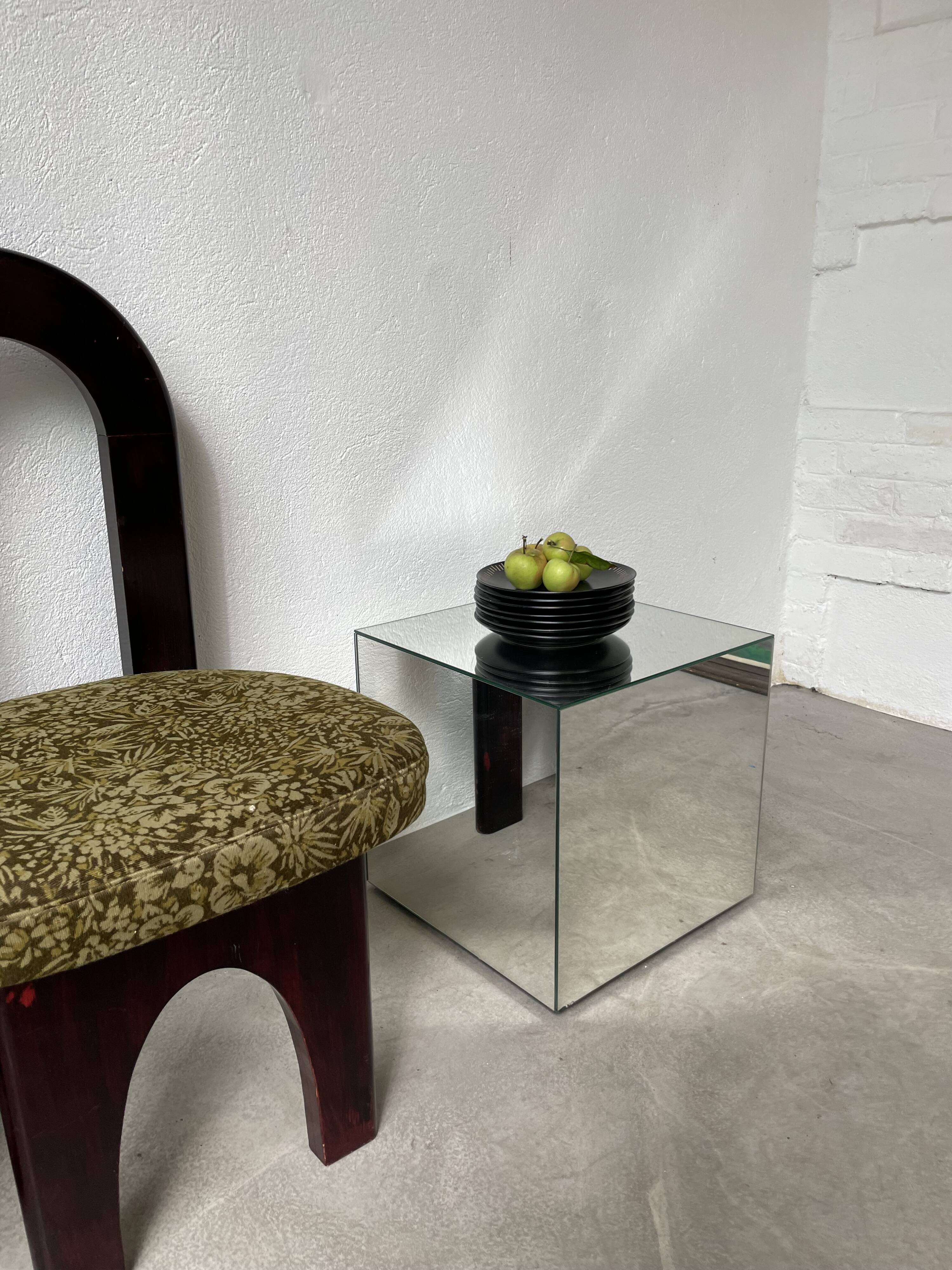 7 black ceramic plates