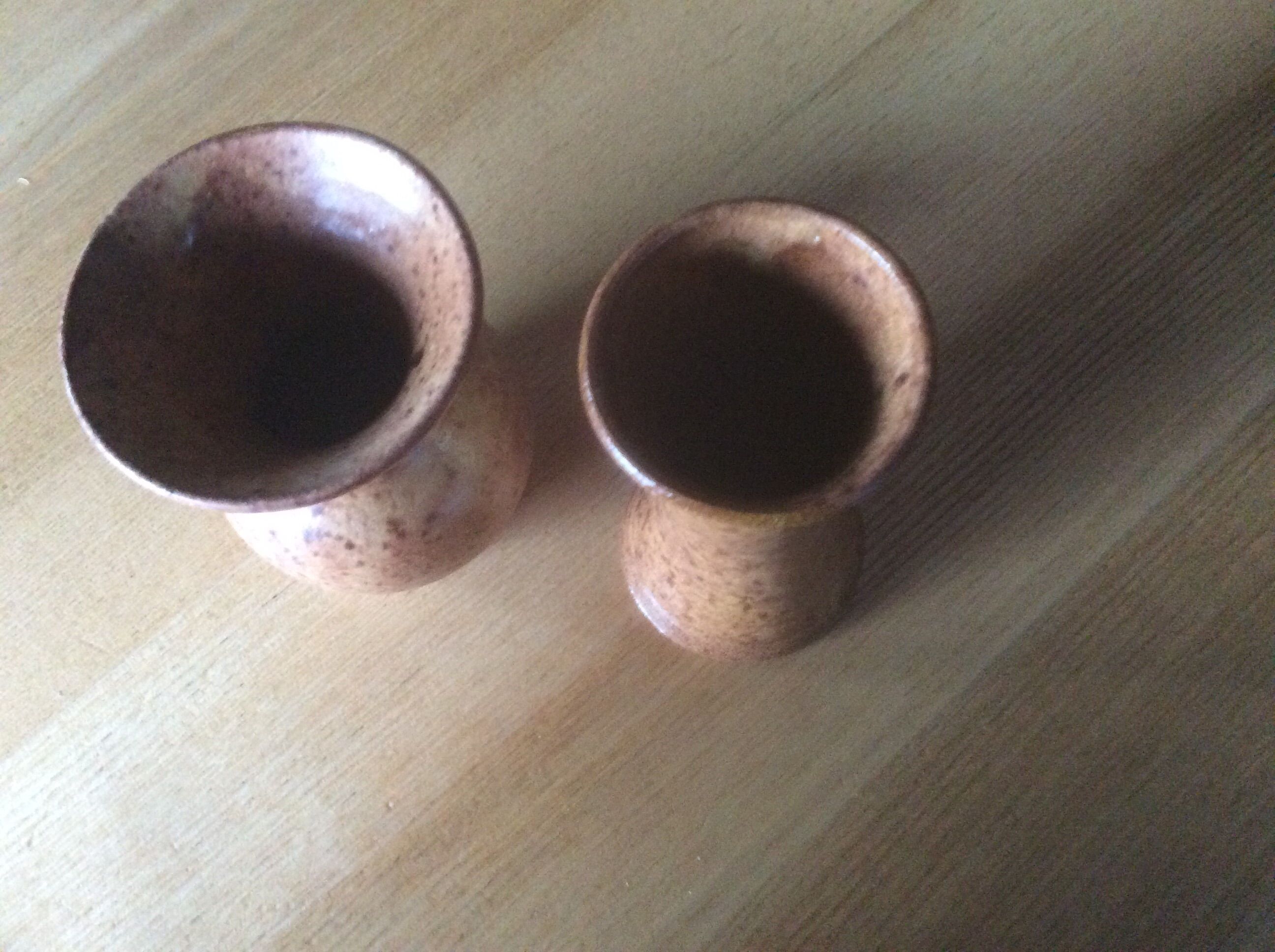 2 sandstone vases