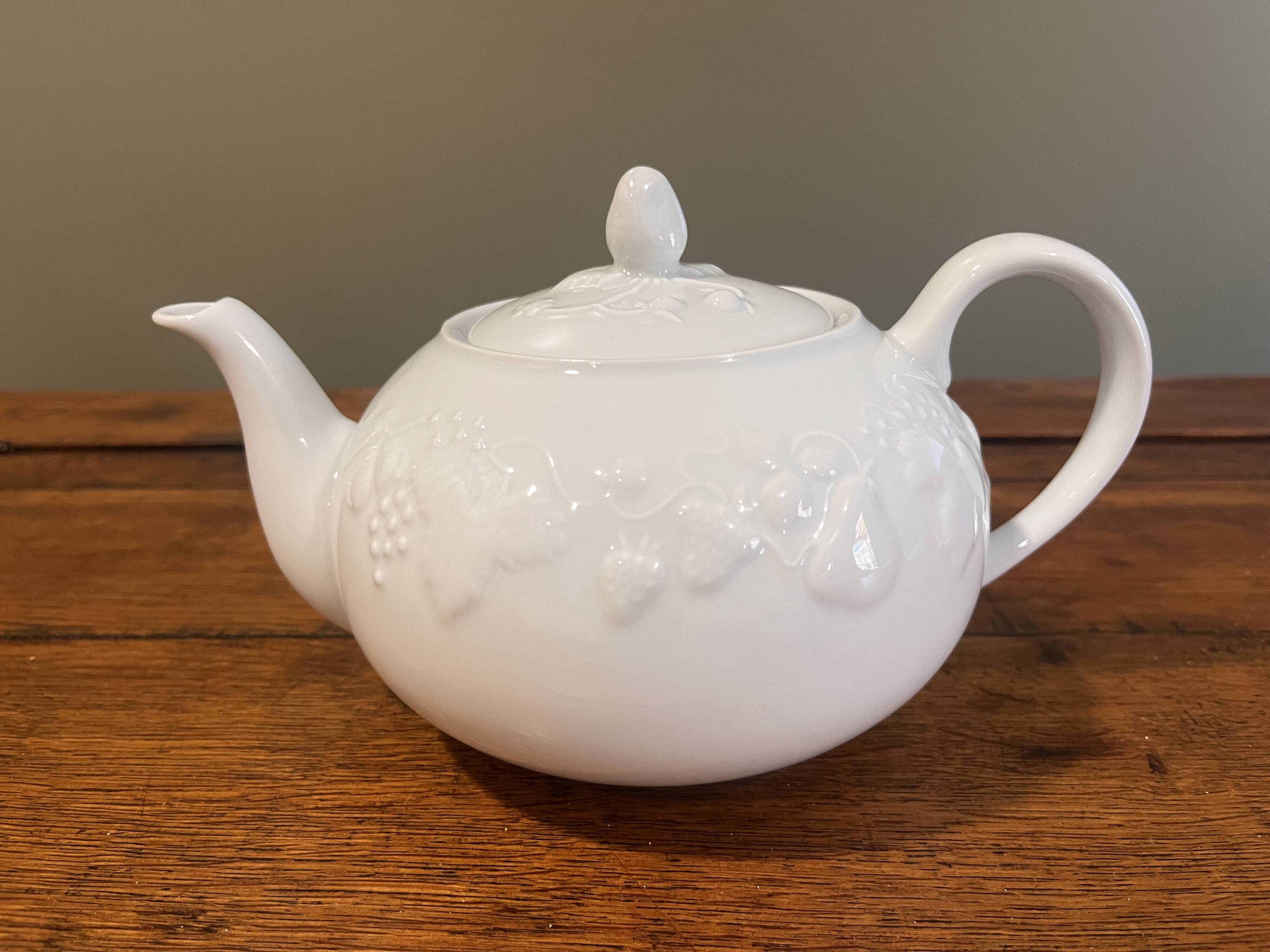 Porcelain teapot Philippe Deshoulières