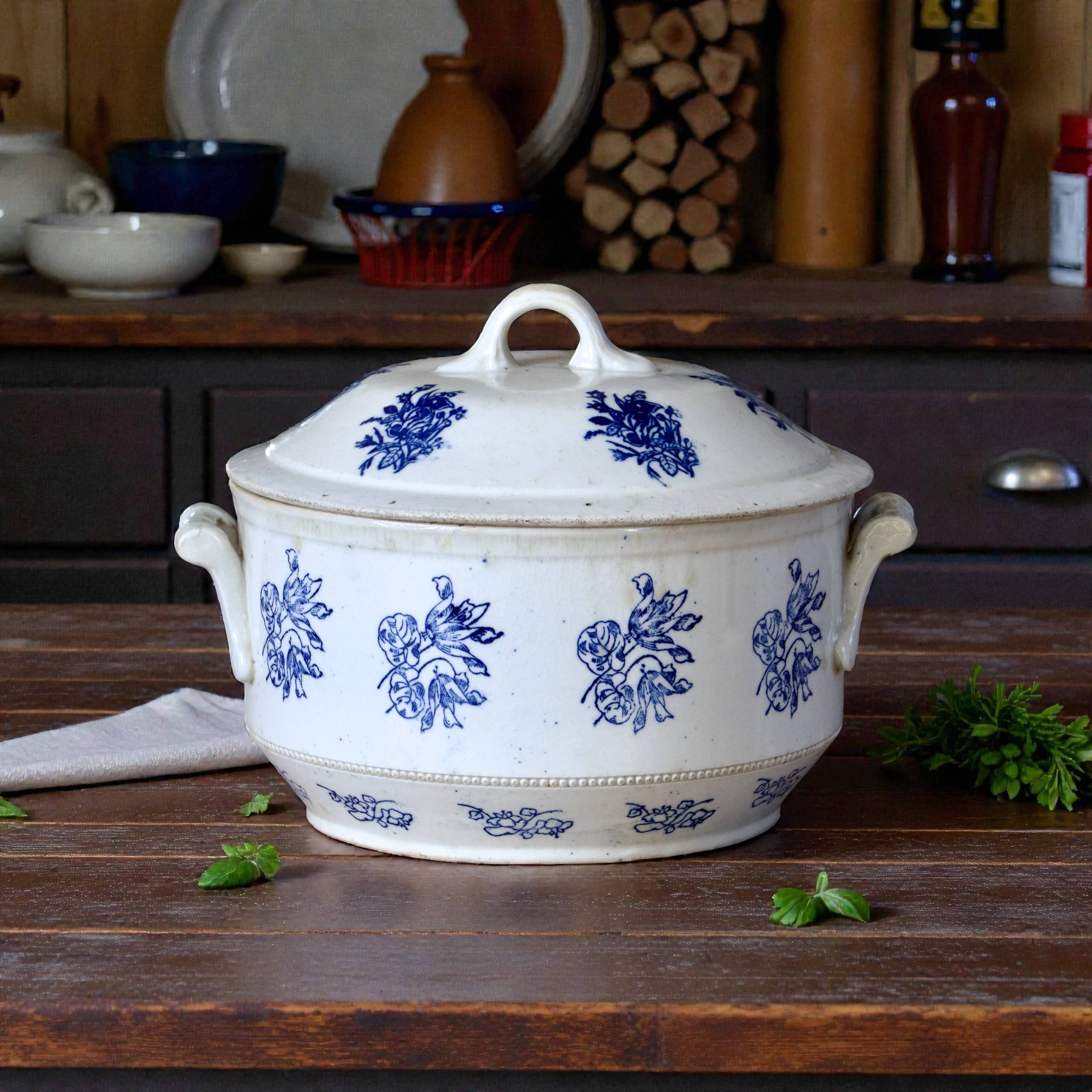 Large 19th-century tureen signed St Uze St Vallier, steel earthenware
