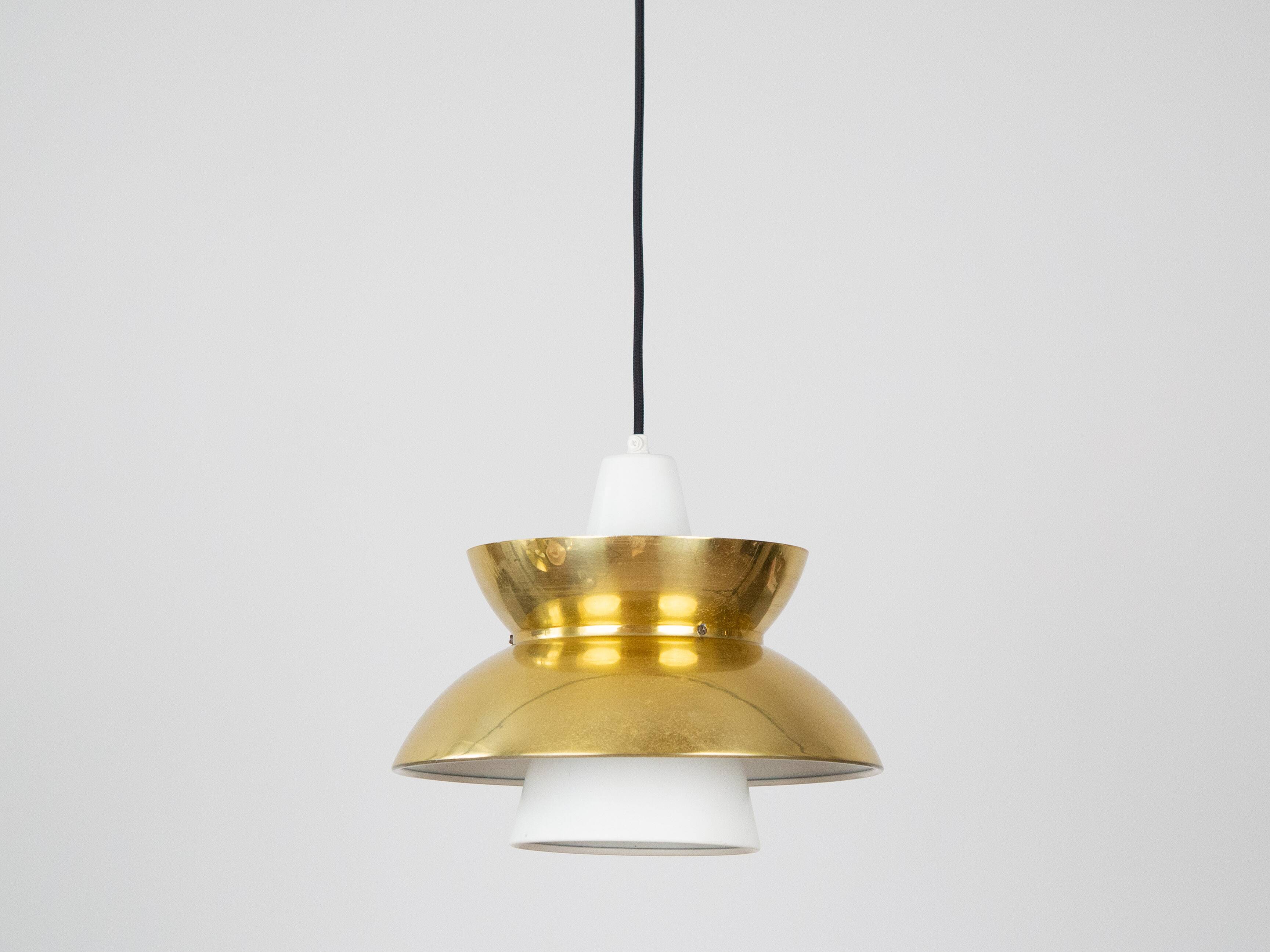 Paire de 2 suspensions vintage Doo Woo danoises par Henning Klok. Louis Poulsen, 1950.