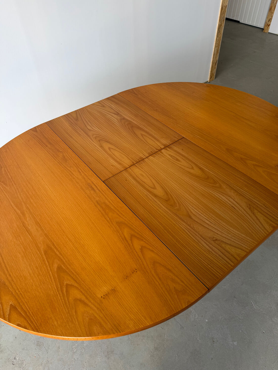 Table à manger extensible ronde à piètement en croix