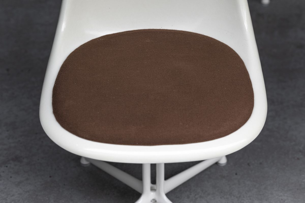 Set of 6 dining chairs 'La Fonda' designed by Charles & Ray Eames for Herman Miller