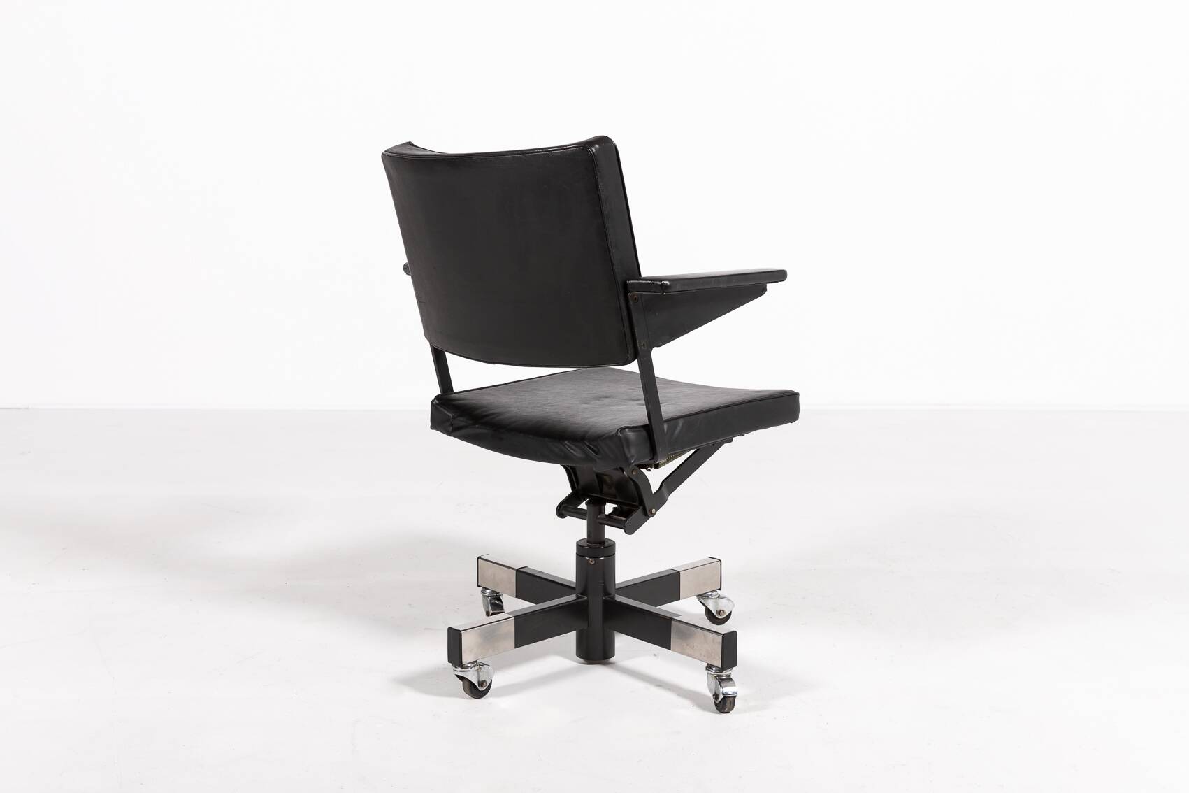Gispen desk chair Model 1637 by AR Cordemeyer