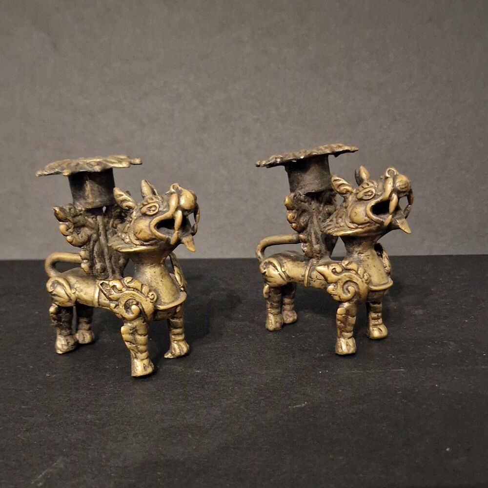 Old pair of candlesticks dog fô bronze