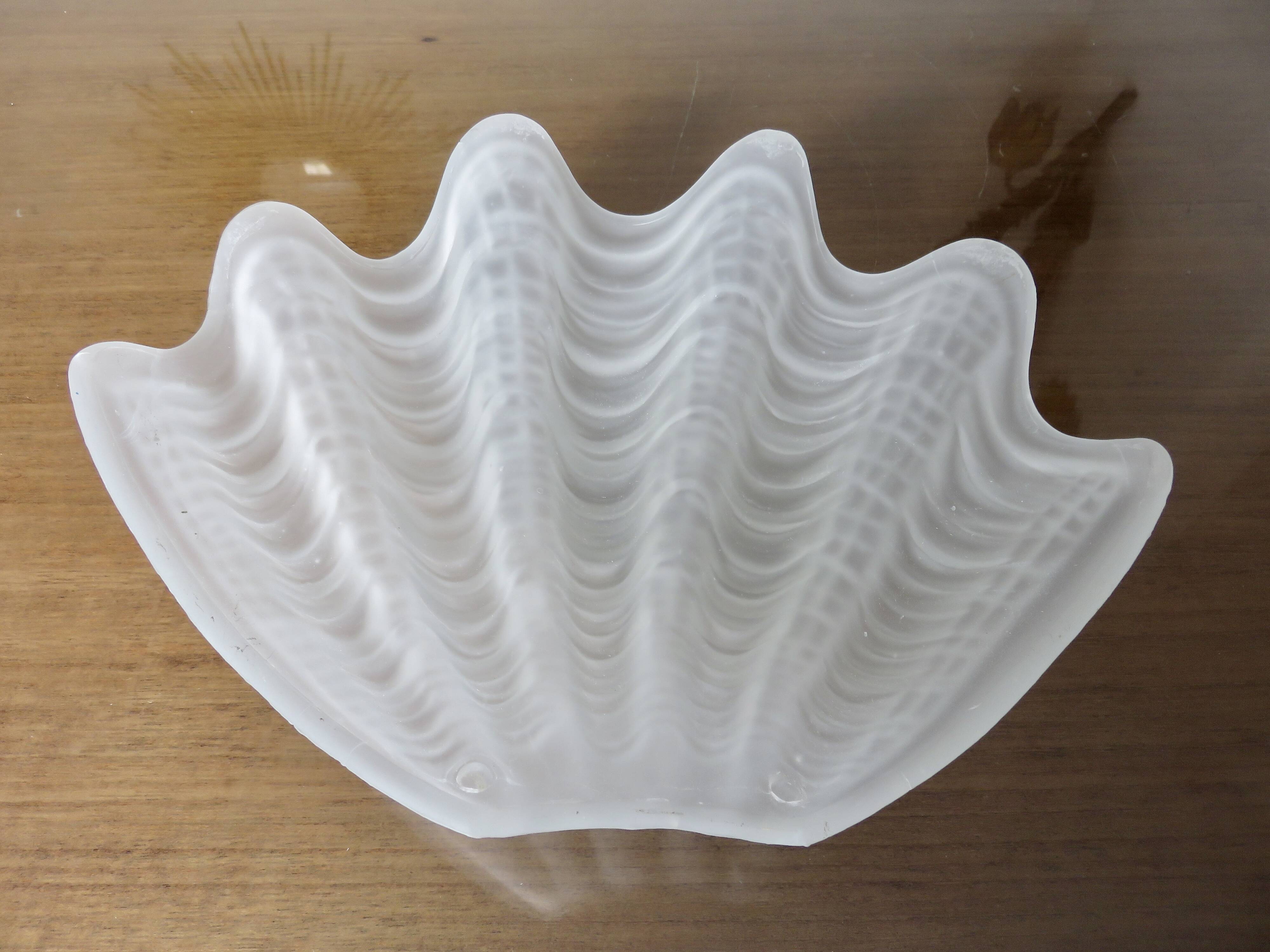 “Shell” wall lamp in gilded brass and frosted glass 1970