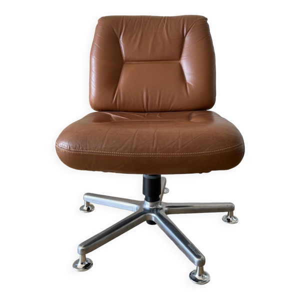 Paire de fauteuils pivotants couleur cognac