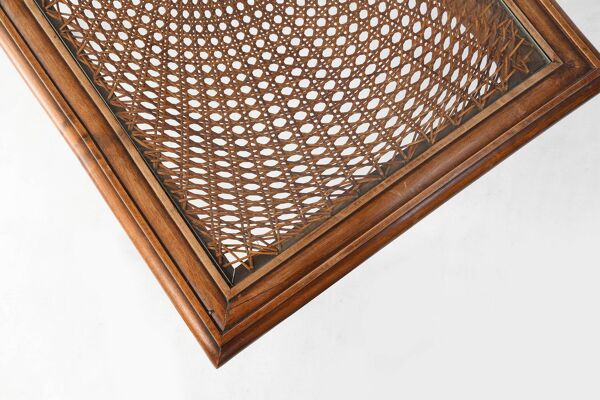 Table d'appoint sculptée en bois, verre et rotin, France années 1950