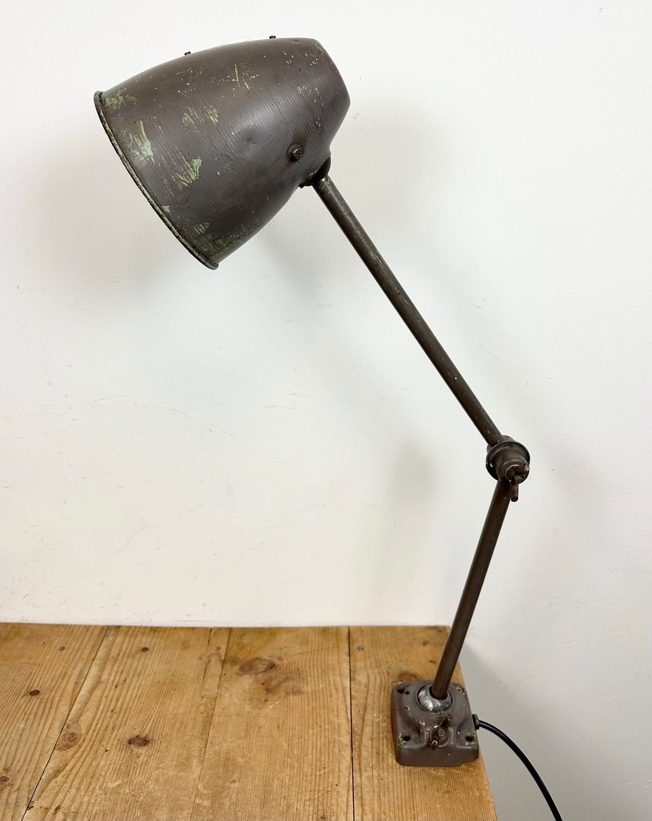 Lampe de table d’atelier industriel brun, années 1960