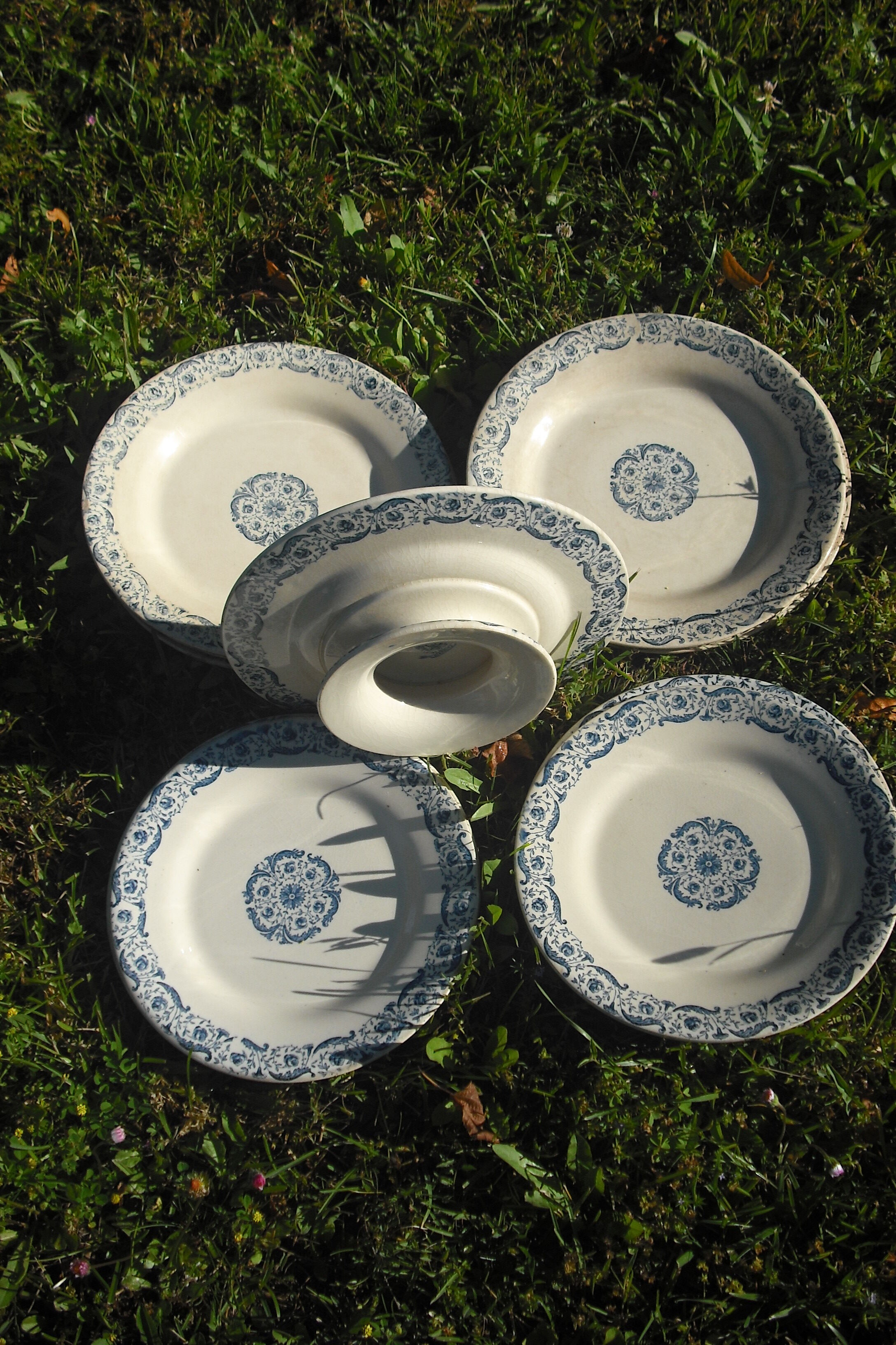 15 Gien porcelain plates and 1 cake dish on foot