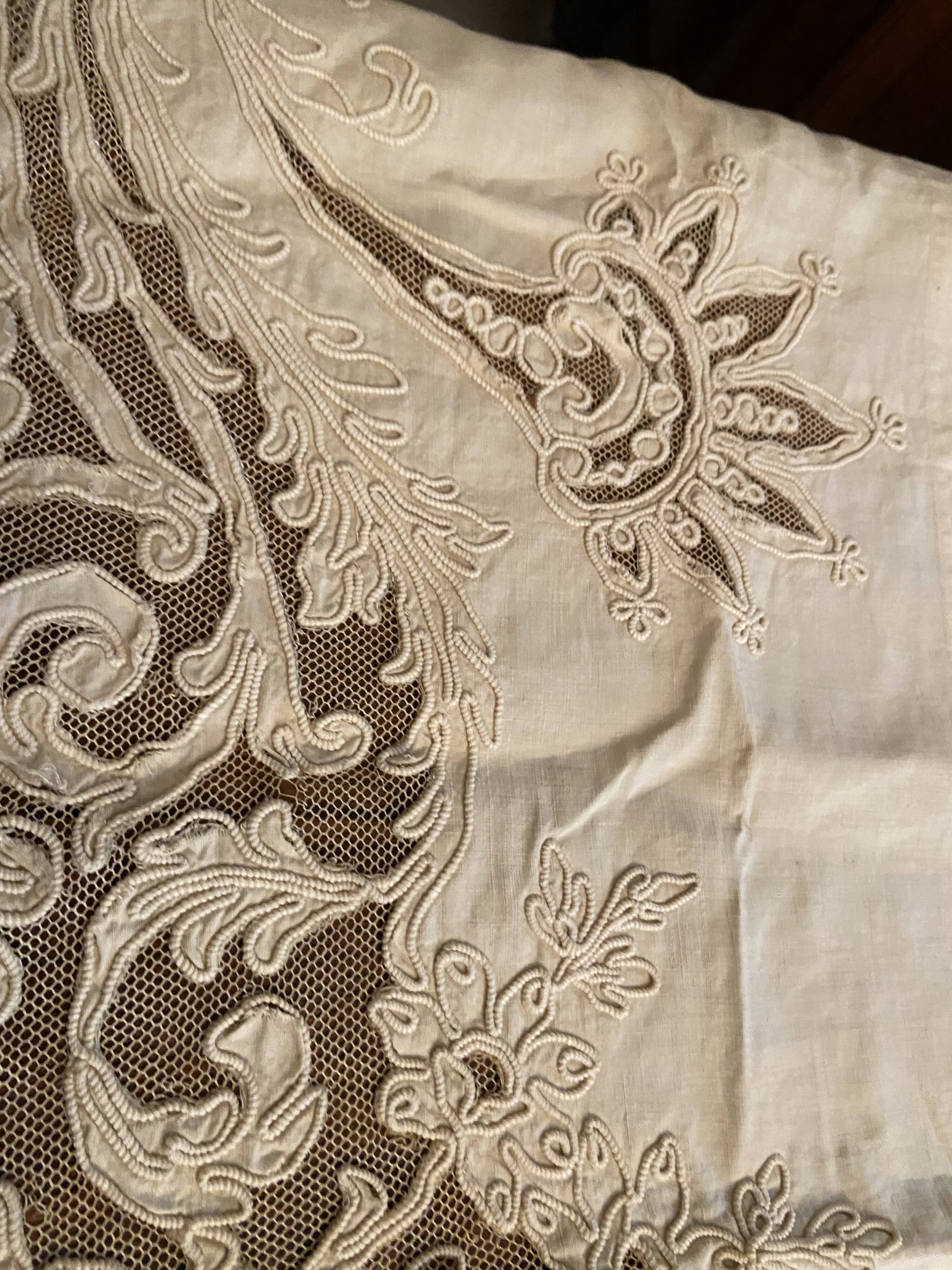 Sheet with embroidered decoration and openwork with cornucopia late nineteenth