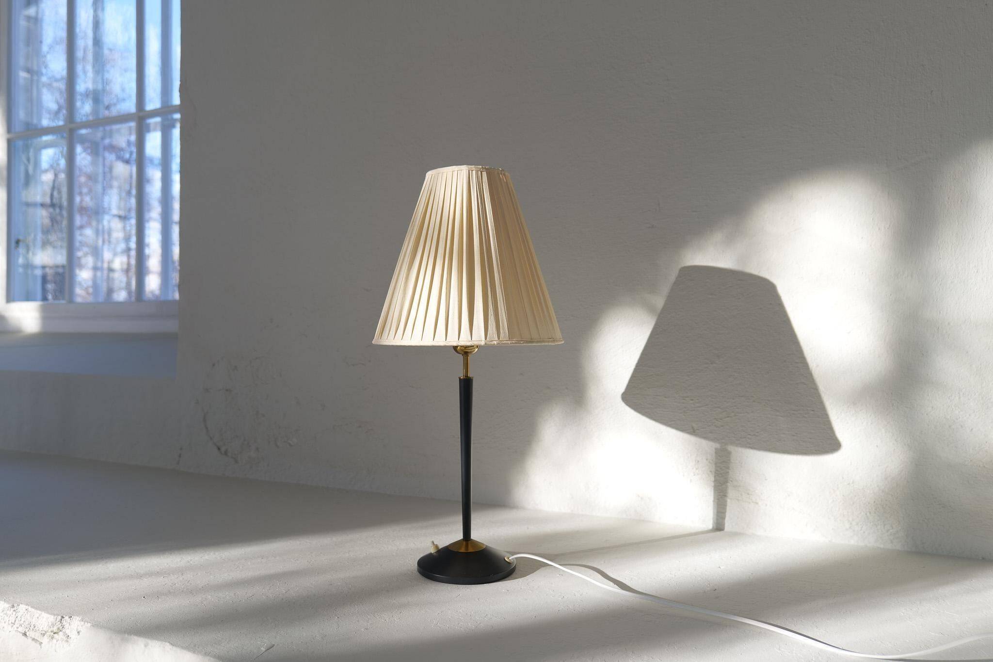 Mid-century modern table lamp in brass and cast iron Asea Sweden, 1950s