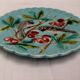 Assiette Barbotine Sarreguemines décor aux oiseaux cerises