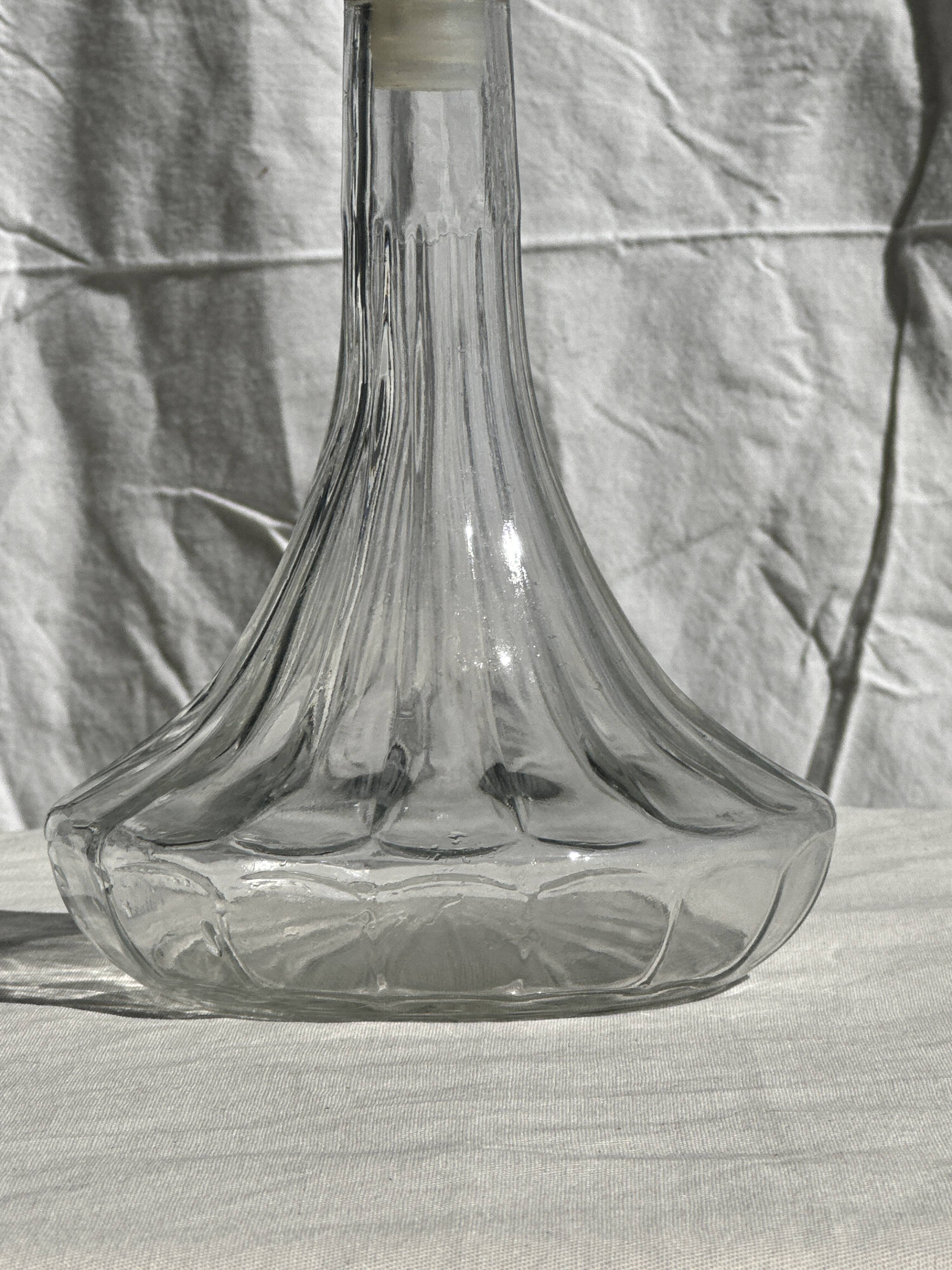 Large glass carafe with ribbed stopper H25