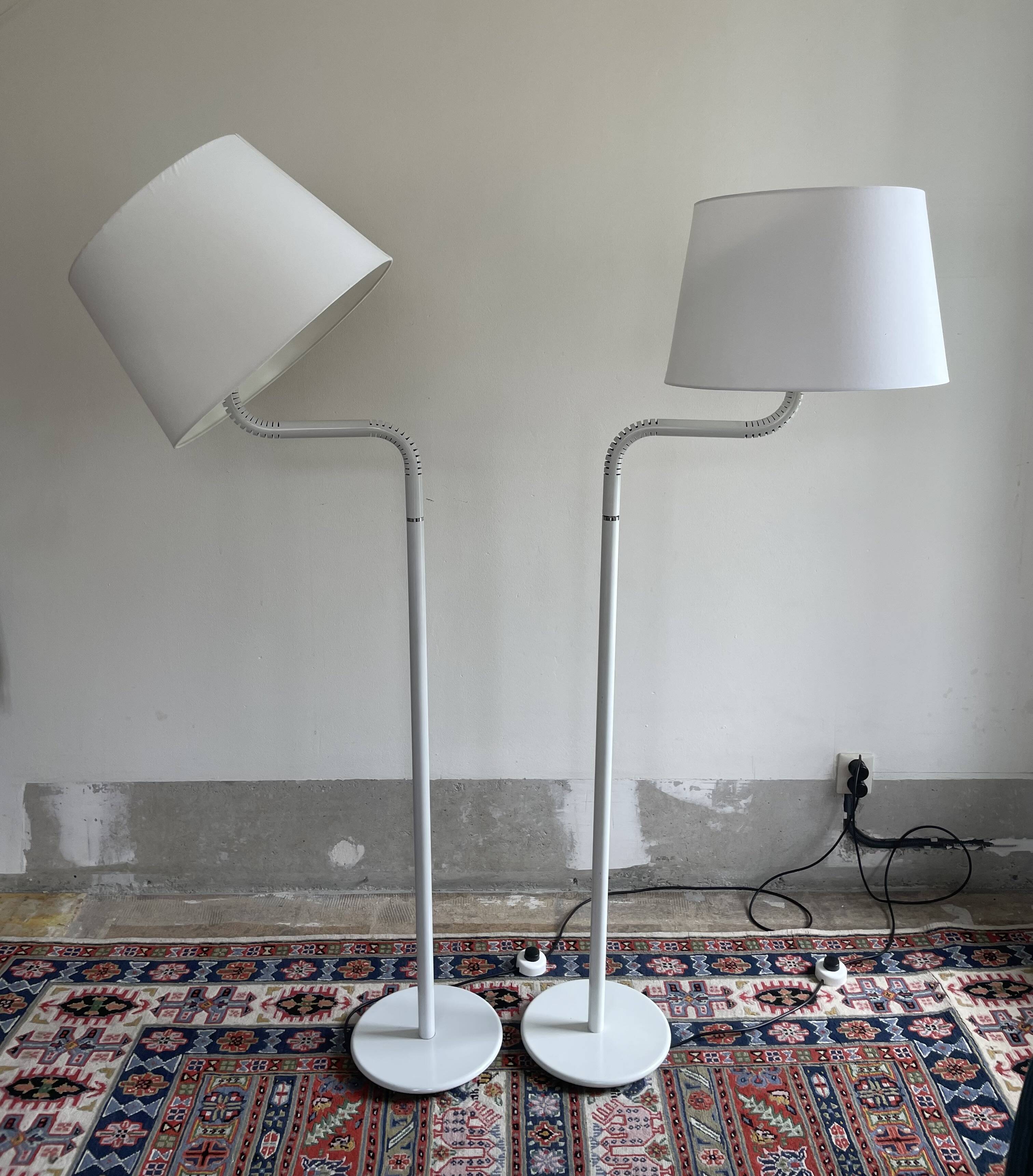 Set of two white Artifort 270 retro, standing lights