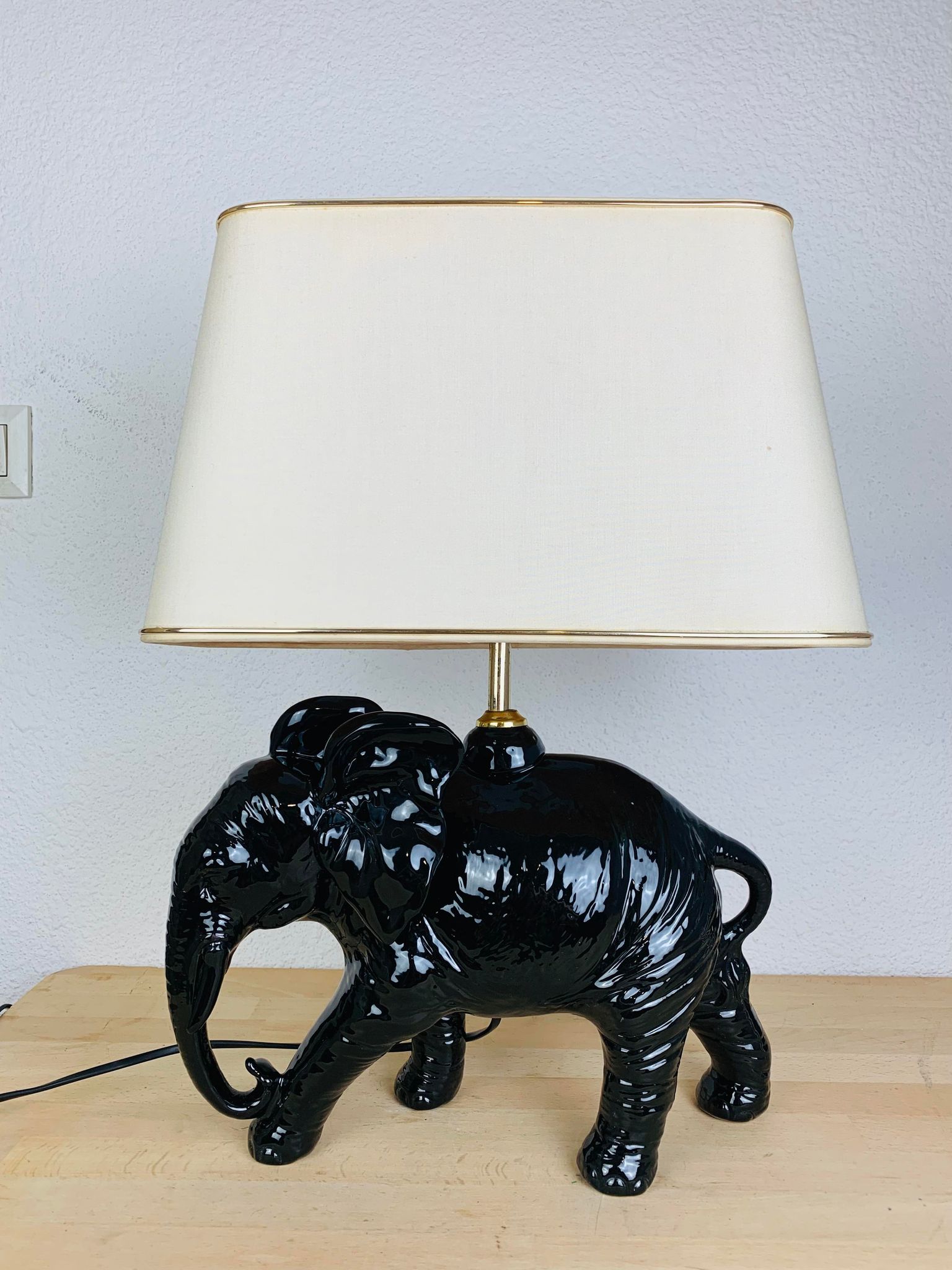 Black ceramic elephant lamp jungle style