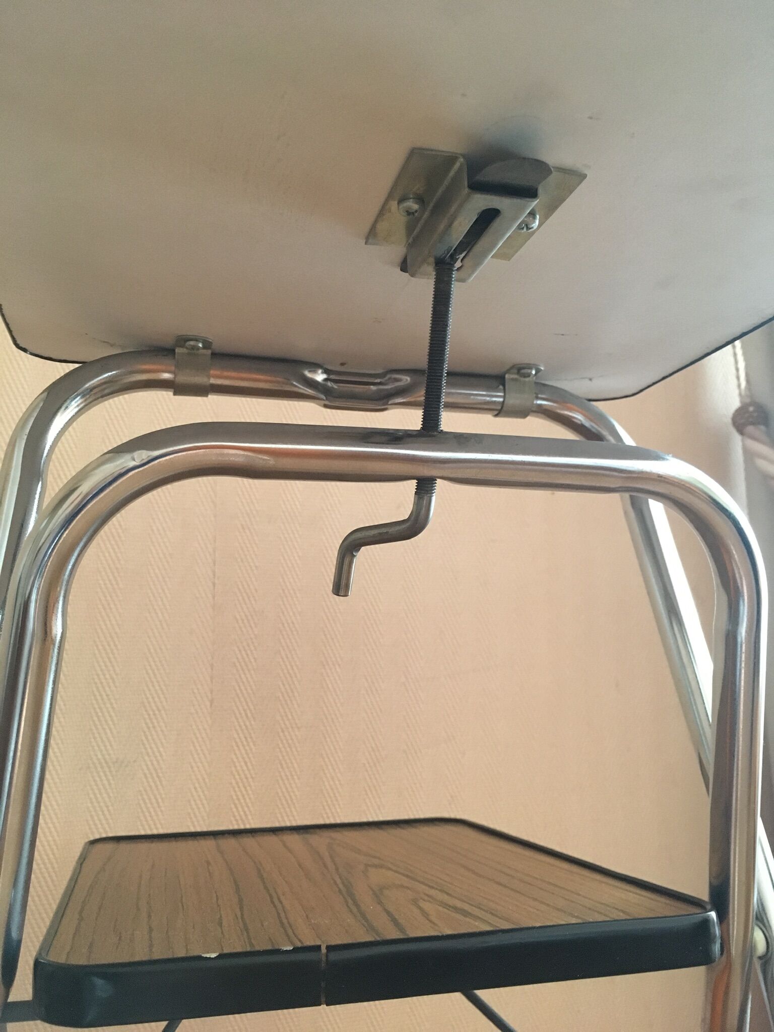 Formica projection table