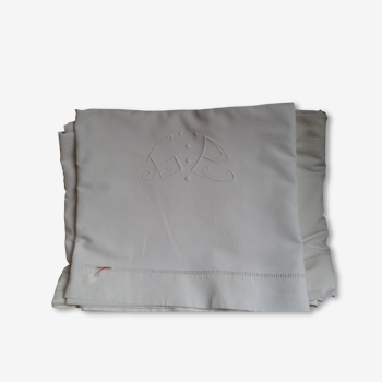 Drap ancien monogrammé GP