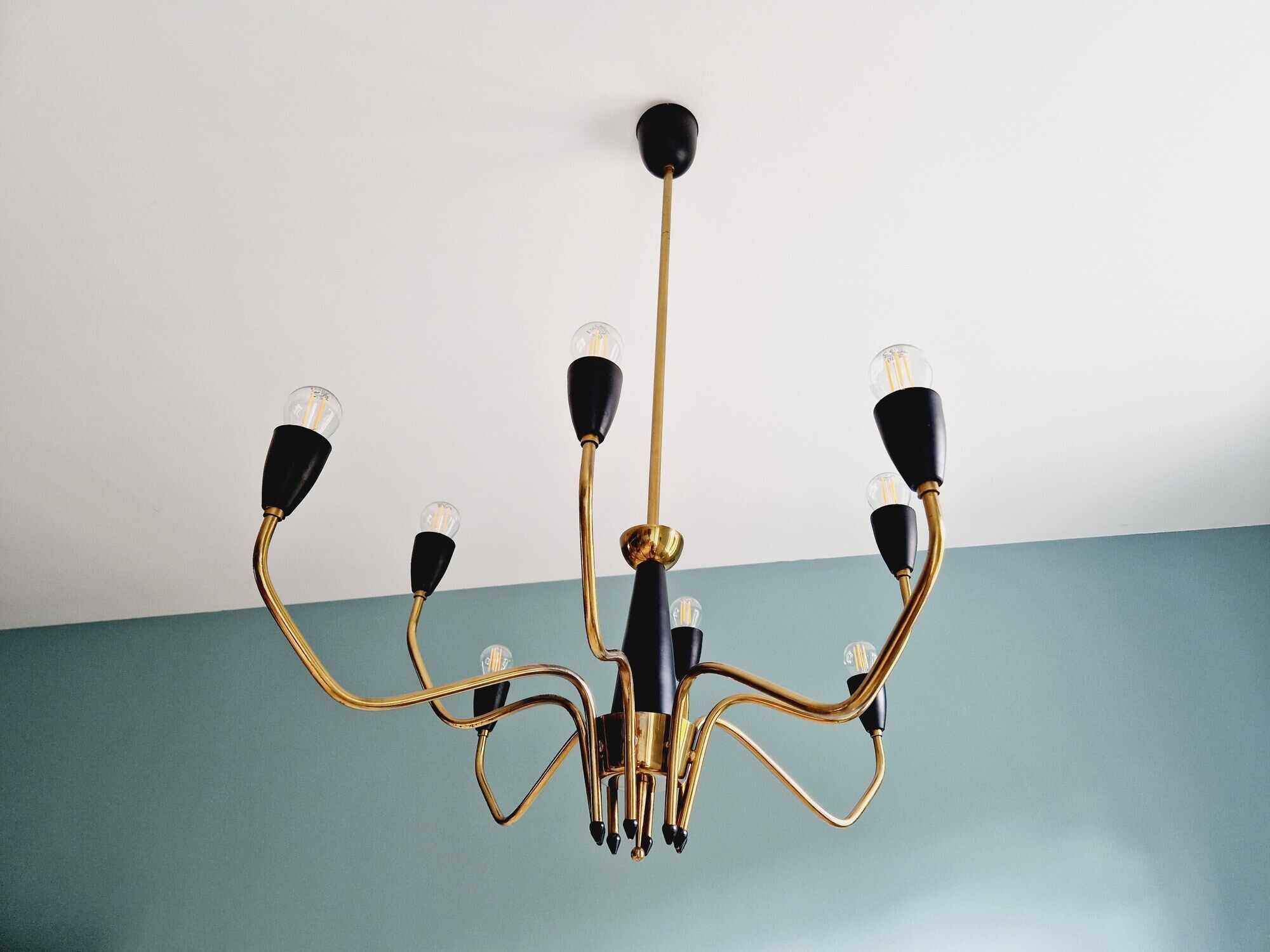 Spider chandelier in brass and black lacquered metal Italian design 1950s