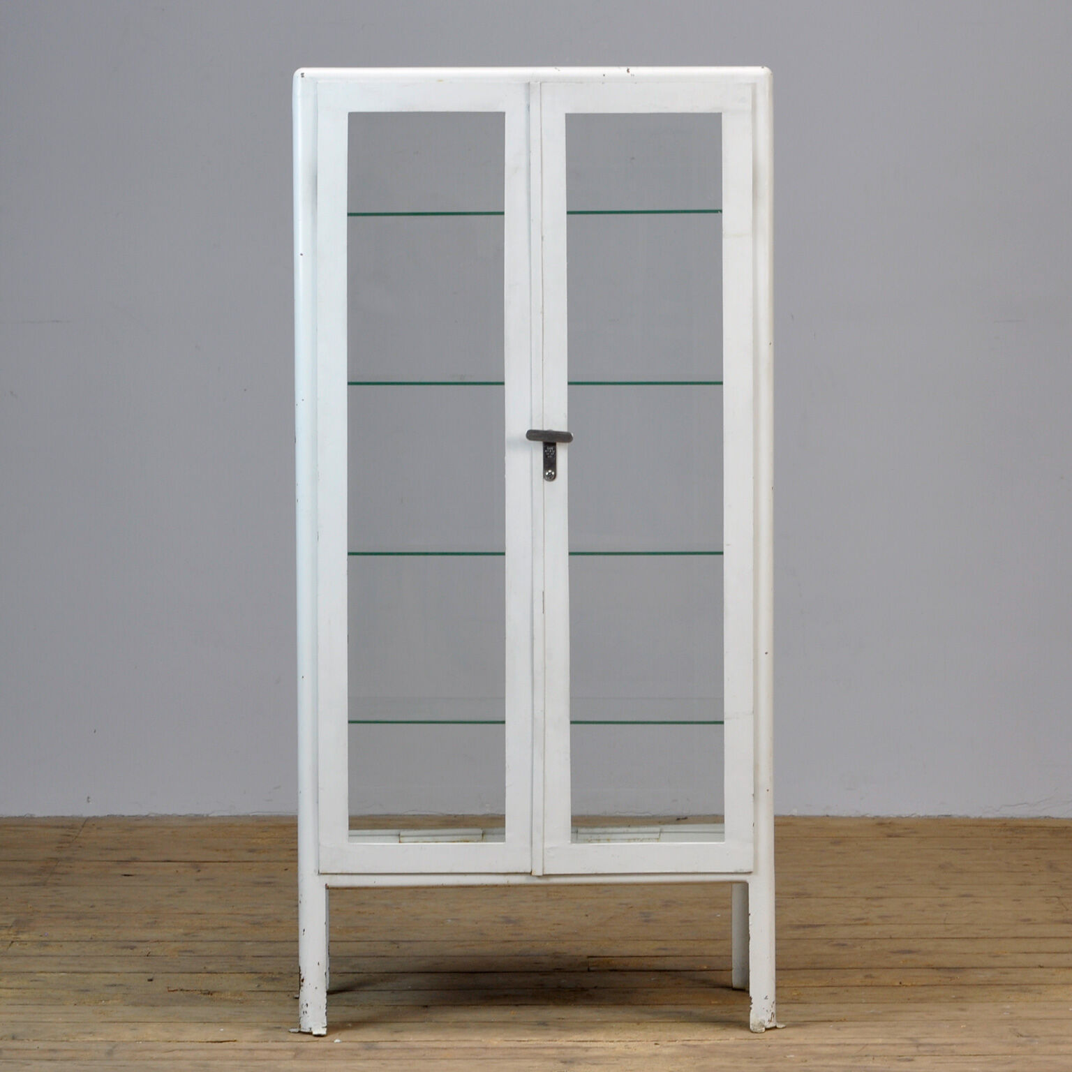 Vitrine médicale en fer, 1970