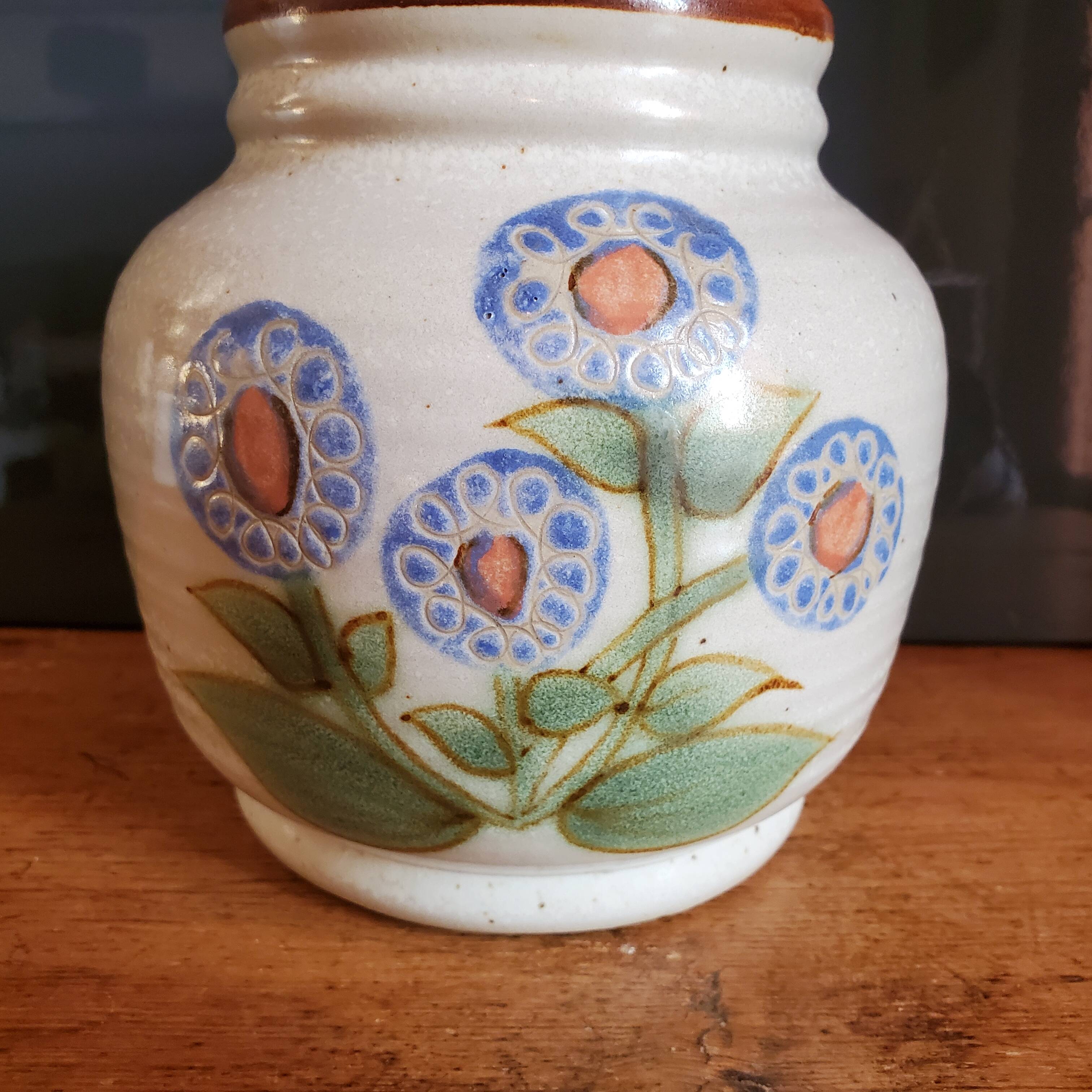 Large capuchin sandstone pot - Salins