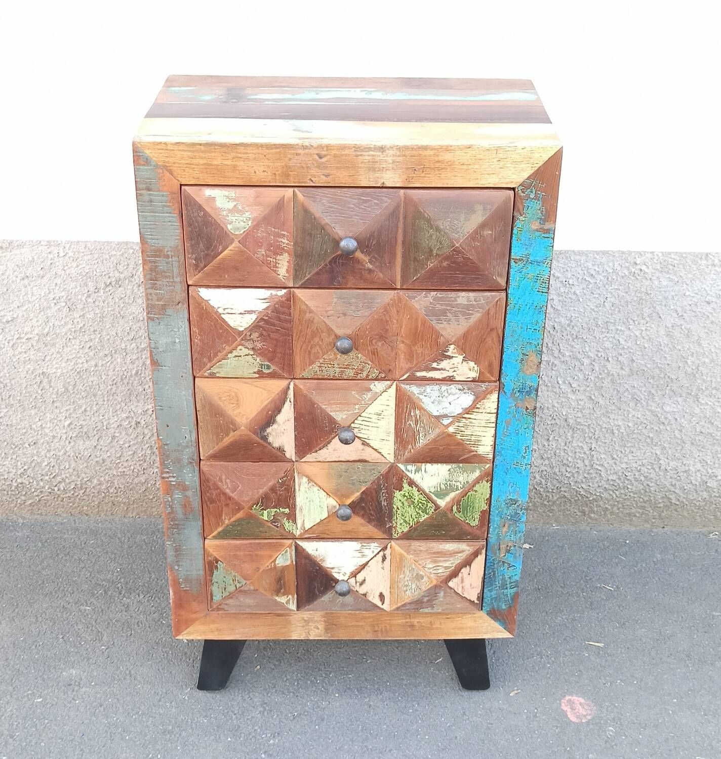 Meuble d'appoint en bois coloré ancien