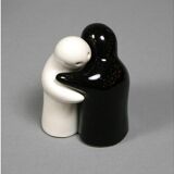 HUG salt and pepper shaker