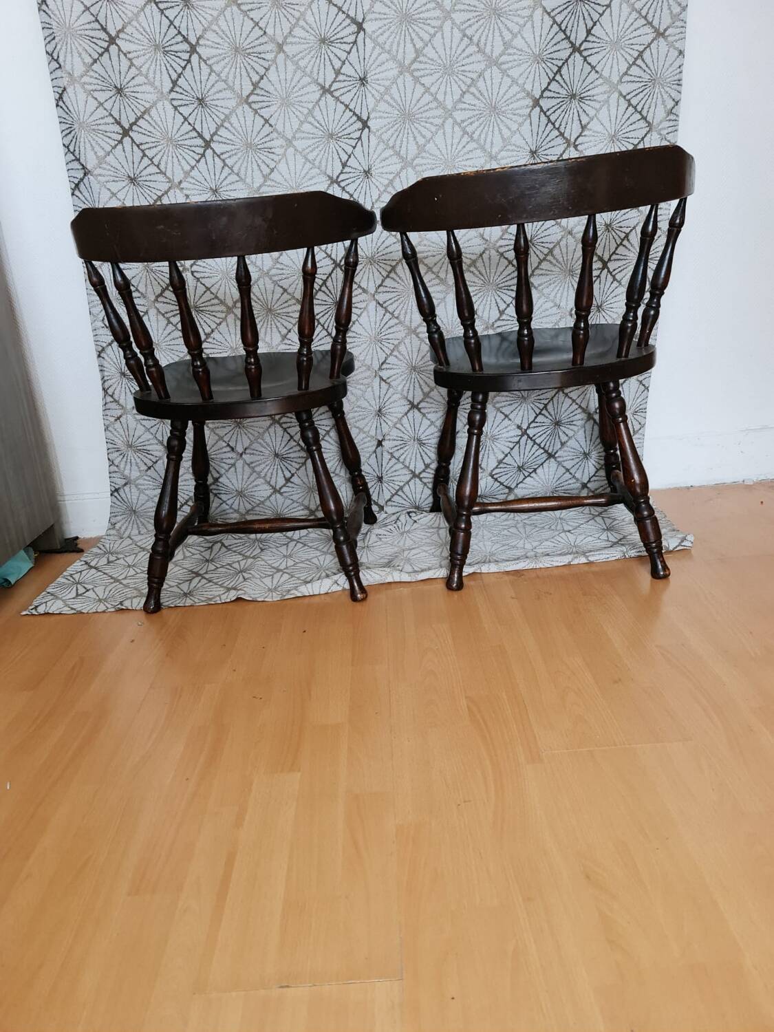 2 chaises modèle Western Yugoslavia Killer Z4