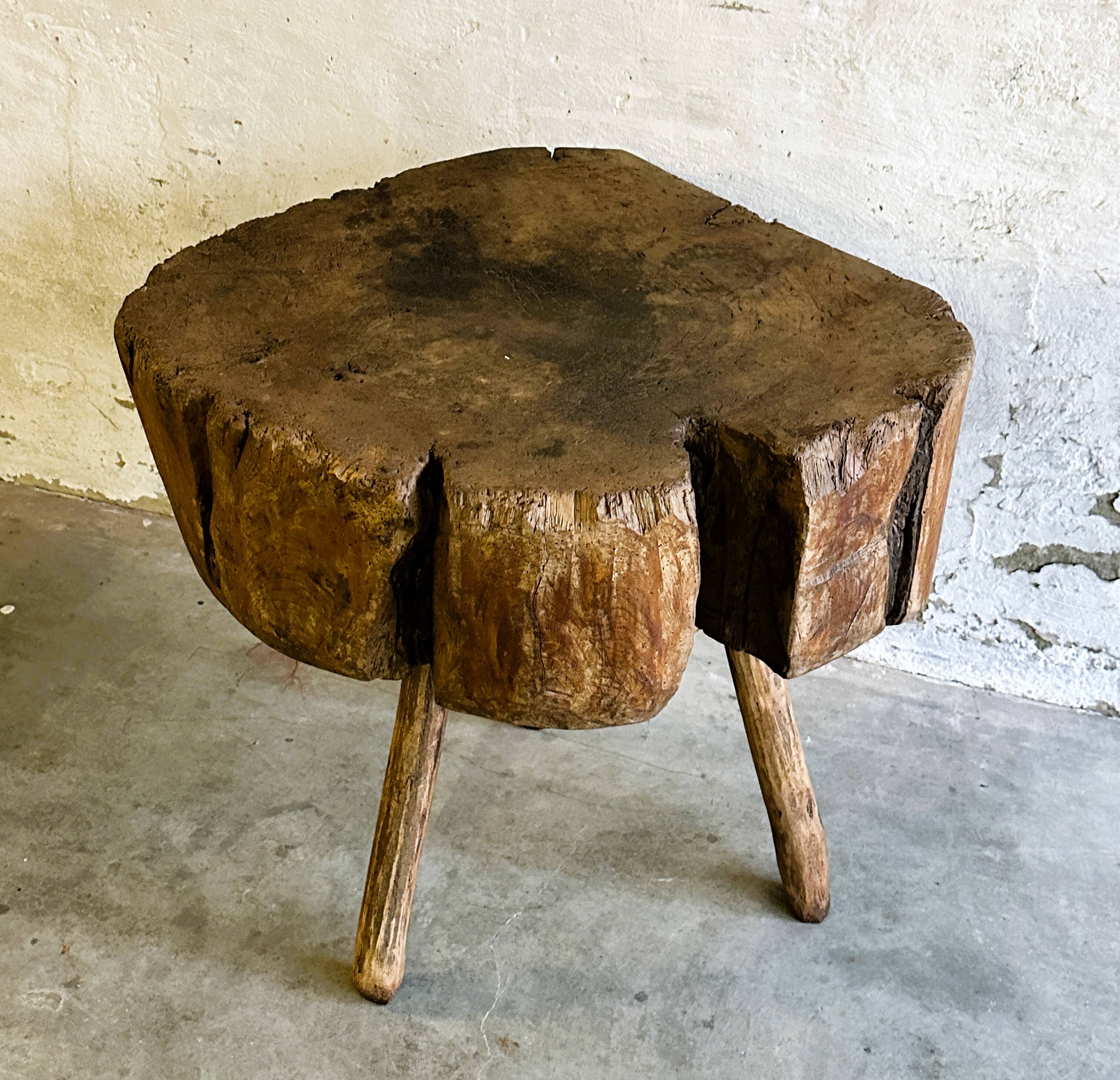 Table d'appoint Art populaire en orme, France XIXe siècle