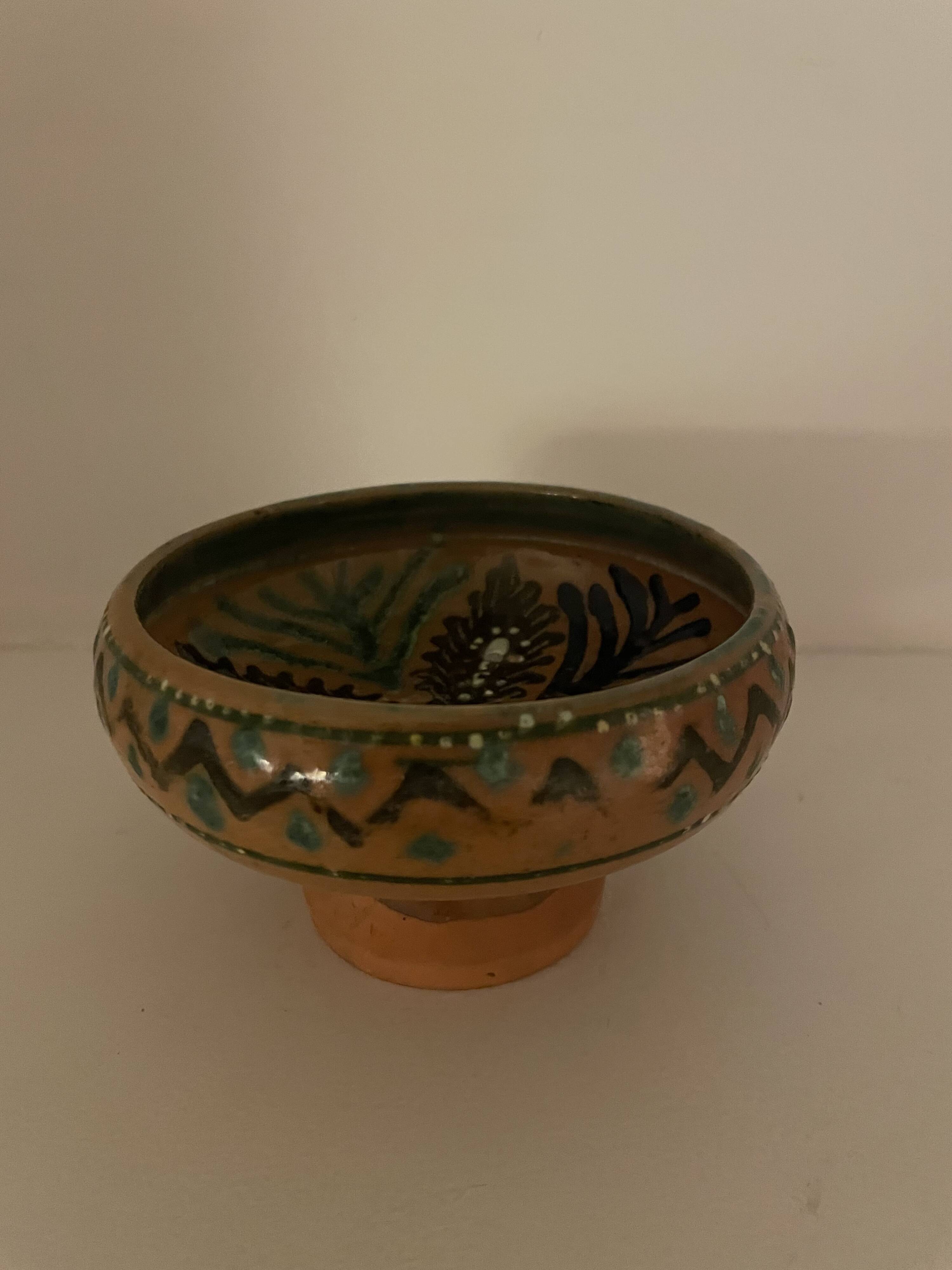 Set of 18 decorative items