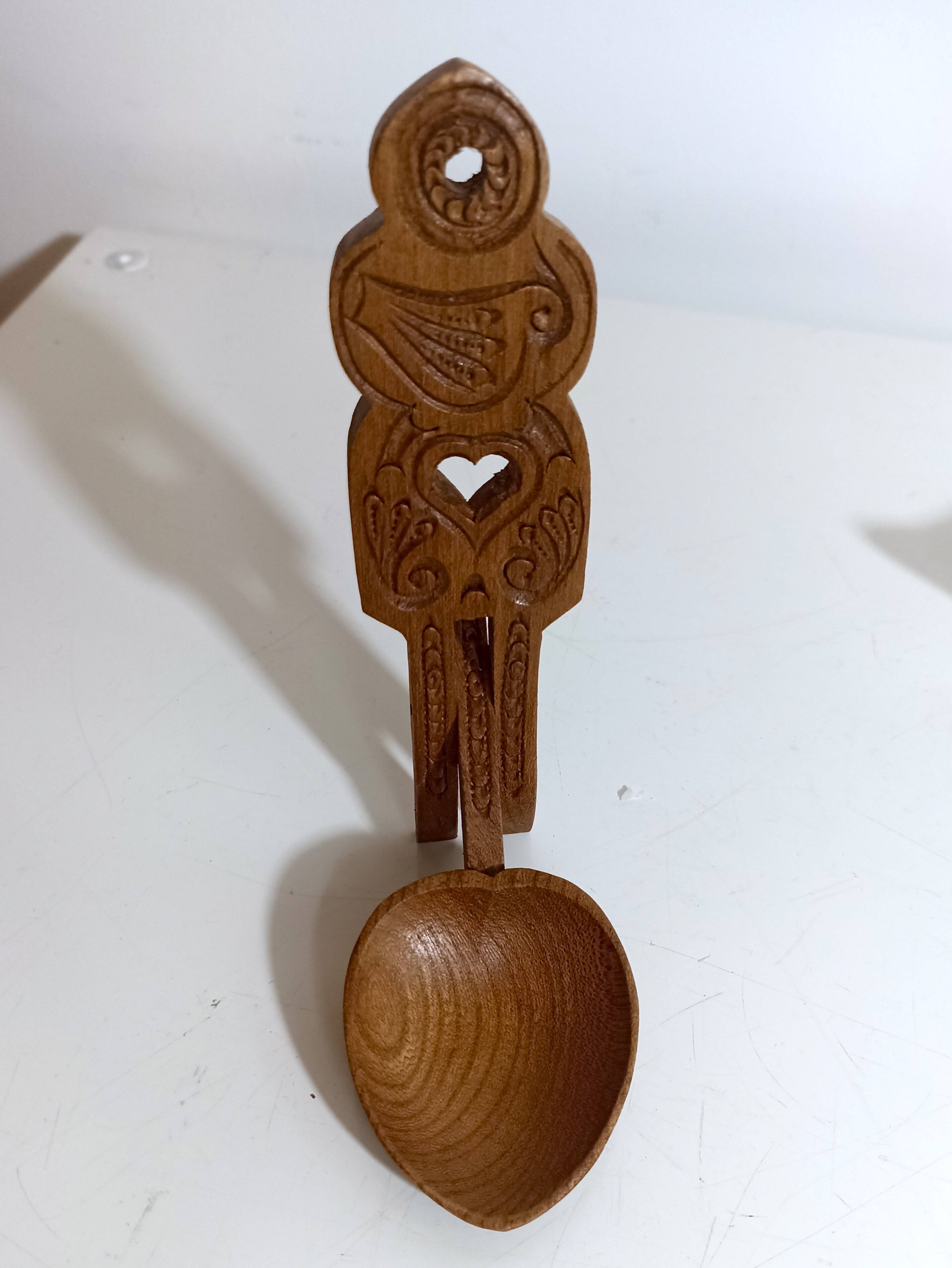 Cuillère de mariage en bois