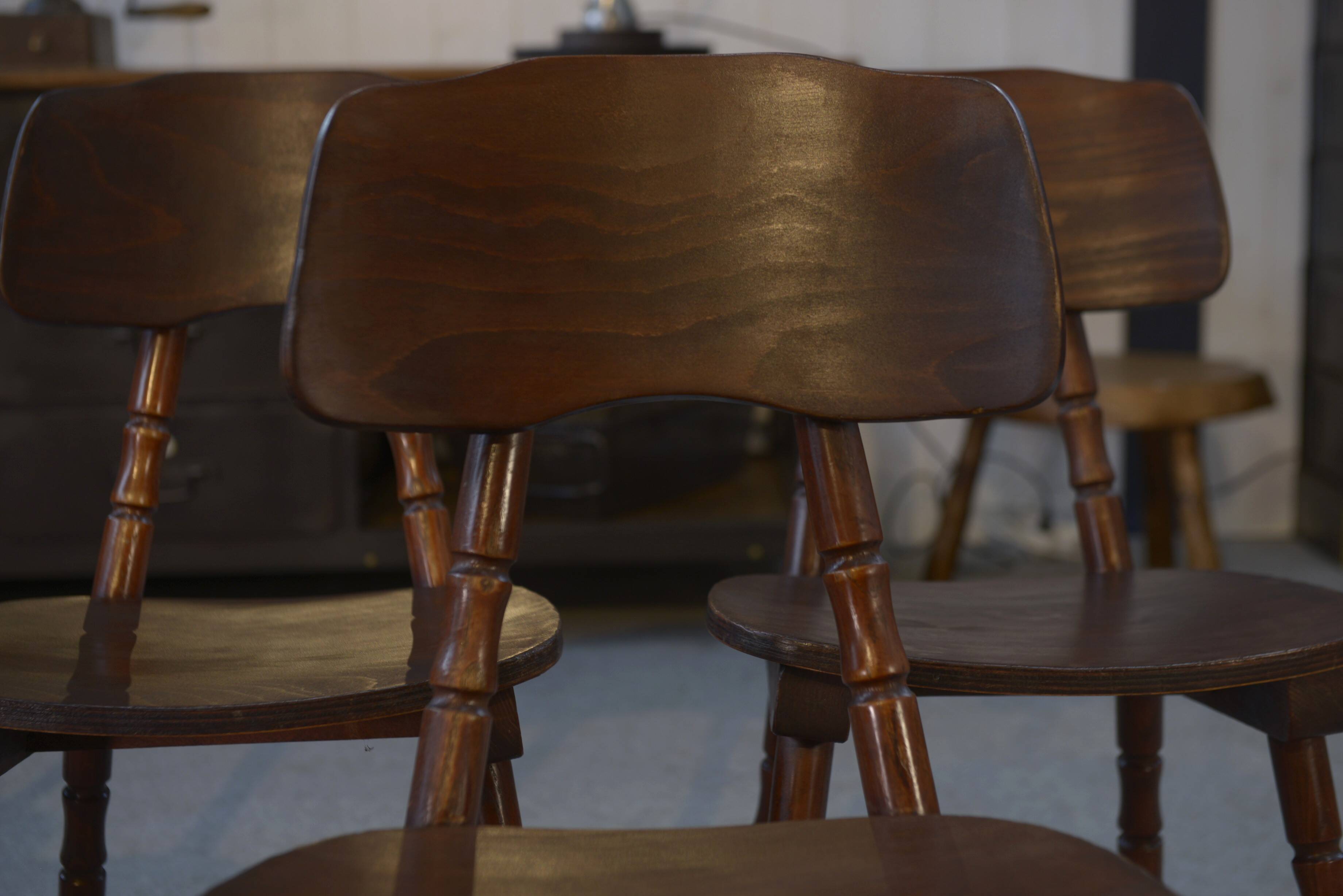 Set of 7 oak and beech plywood chairs