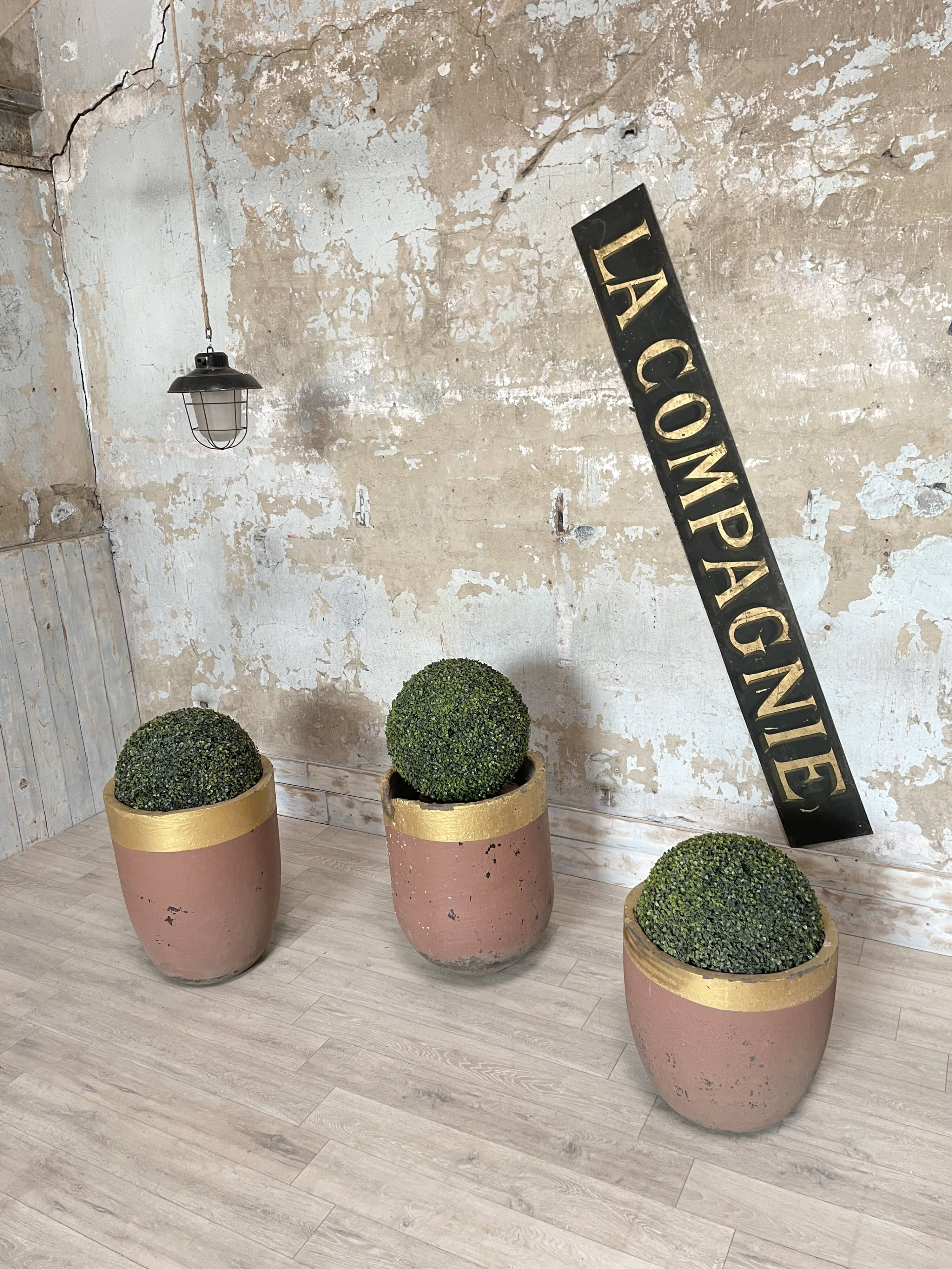 Planters, foundry crucibles