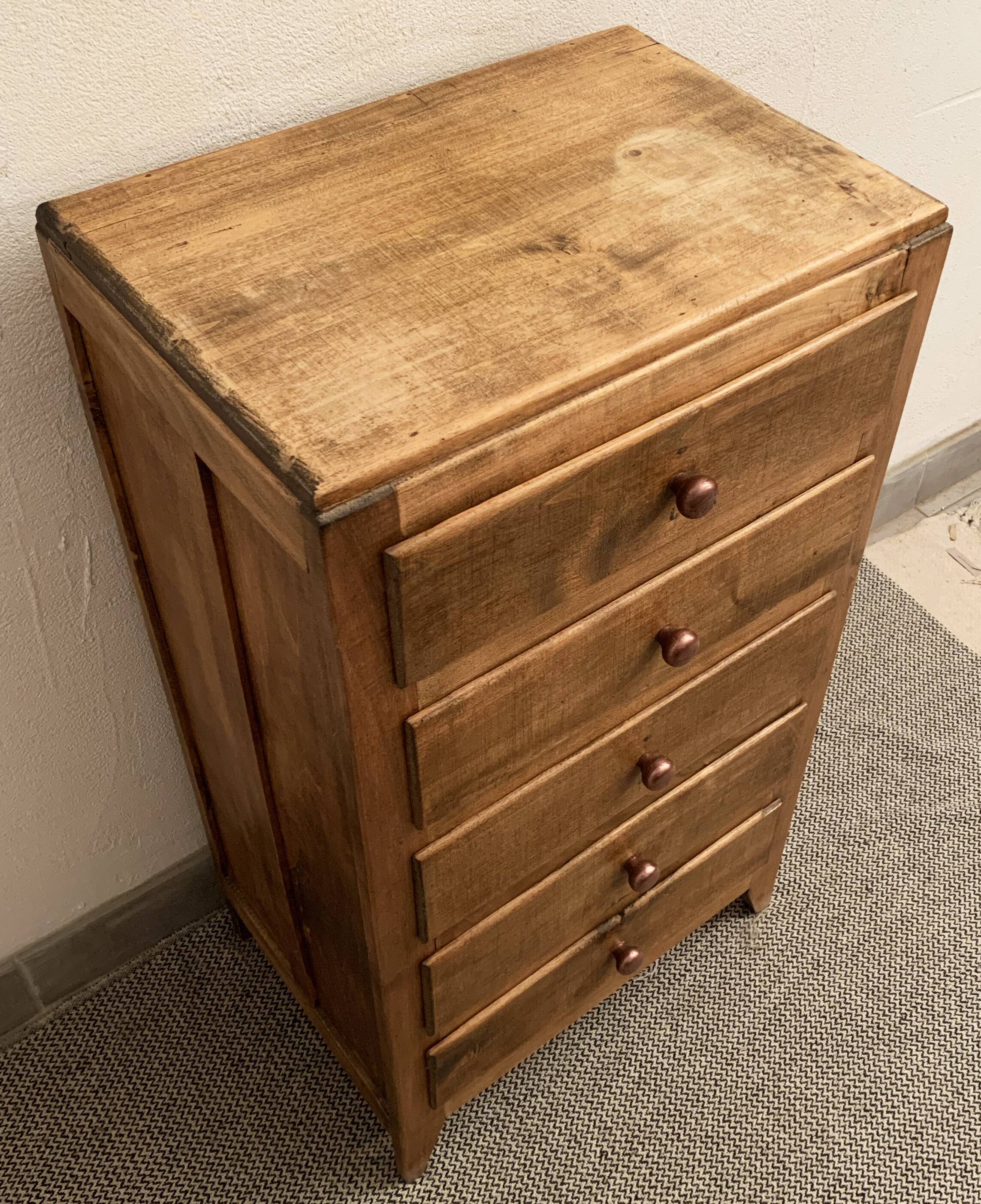 Vintage 50s-60s vintage-haired chiffonr