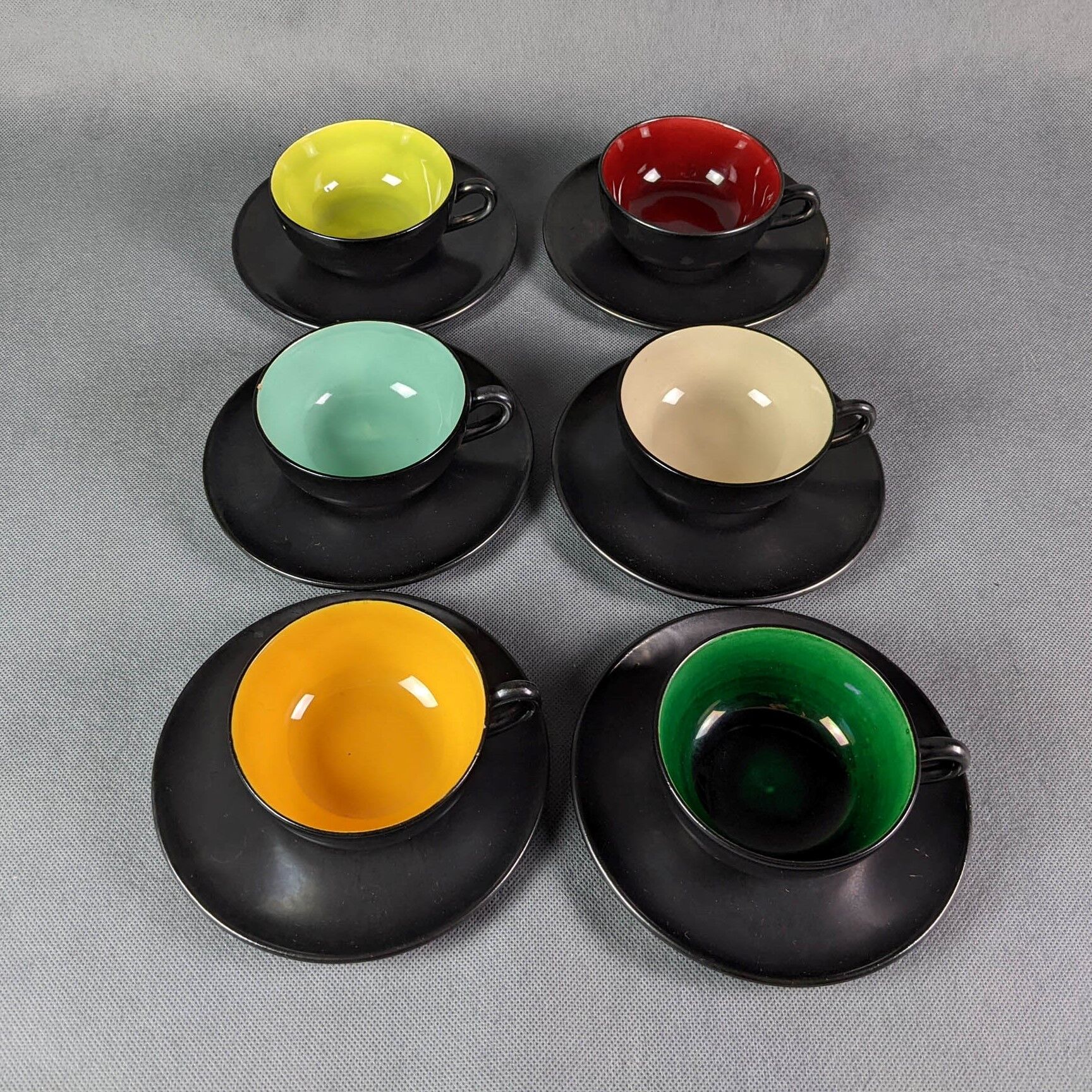 Service of 6 cups and saucers in two-tone ceramic - Faience Saint Clément