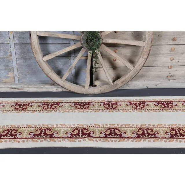 Tapis de couloir vintage turc Oushak fait main en laine et coton blanc