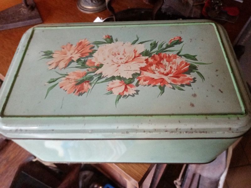 Old metal box 30x18 regibana green flower