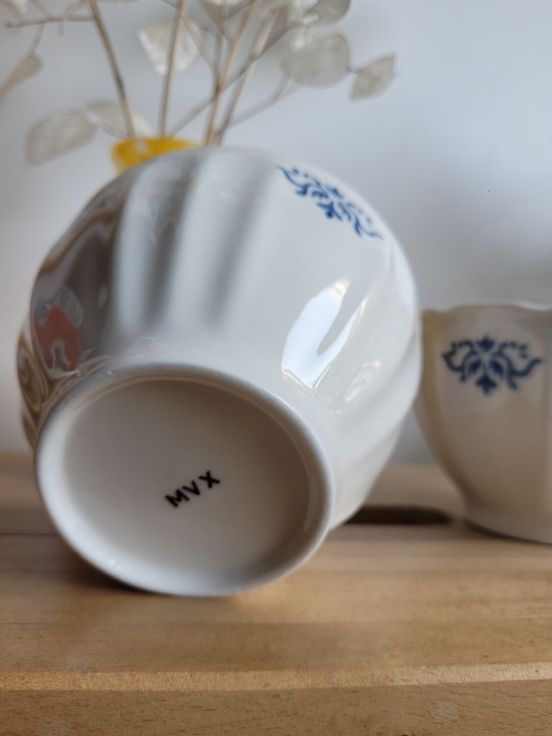 Duo of opaque porcelain bowls